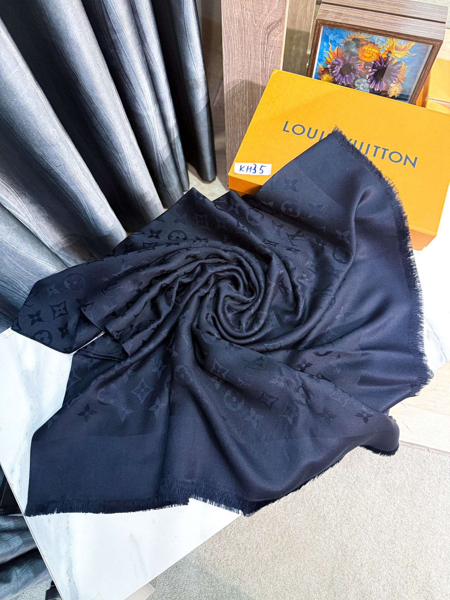 Khăn LV Đen KH35 12/11