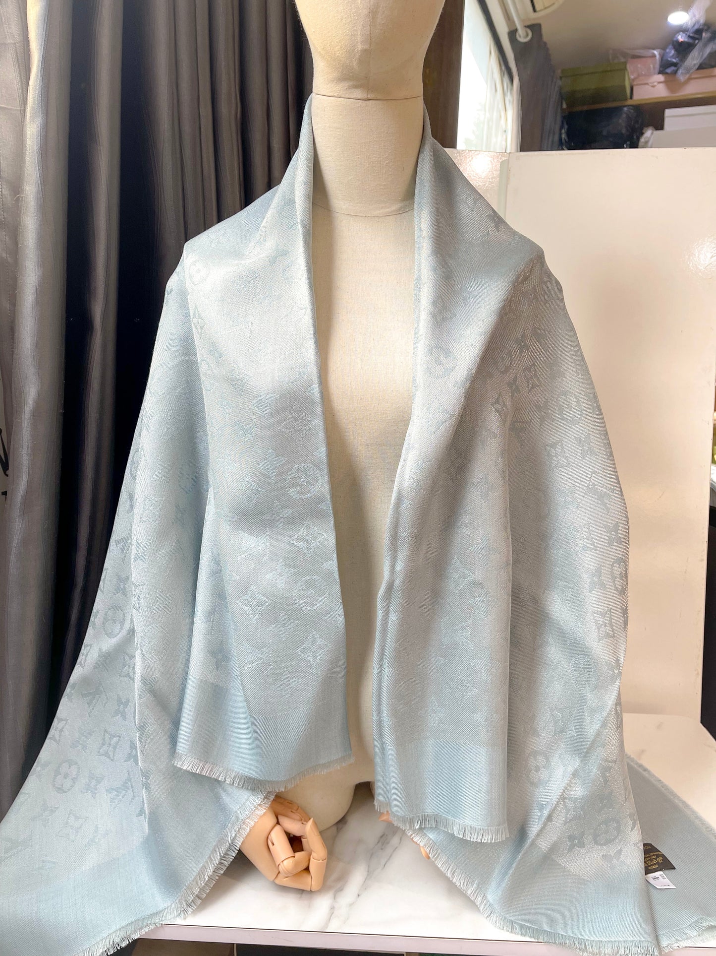 Khăn LV Ánh Kim Xanh Pastel