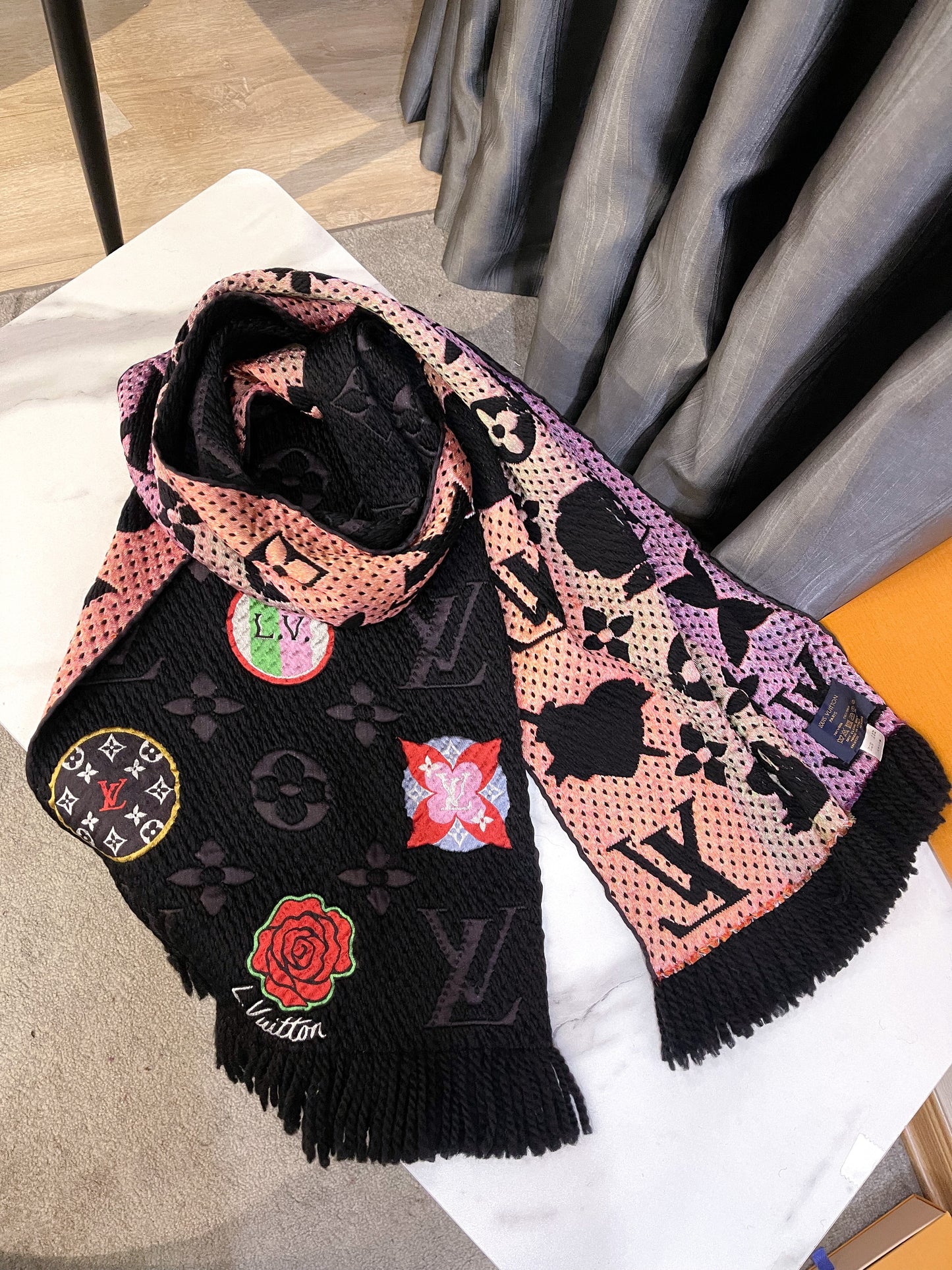 Khăn Len LV Charm