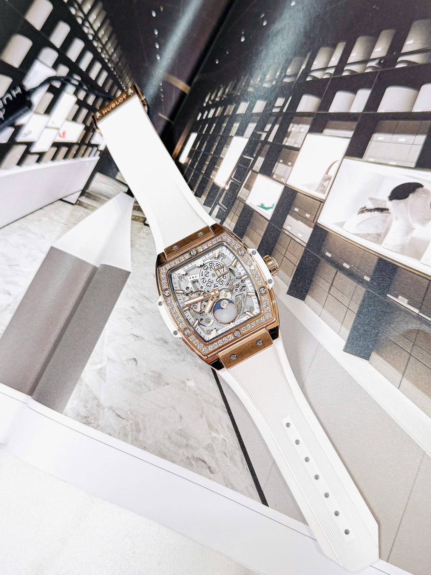 Đồng Hồ Hublot Spirit Of Bigbang Moonphase Gold White 42mm