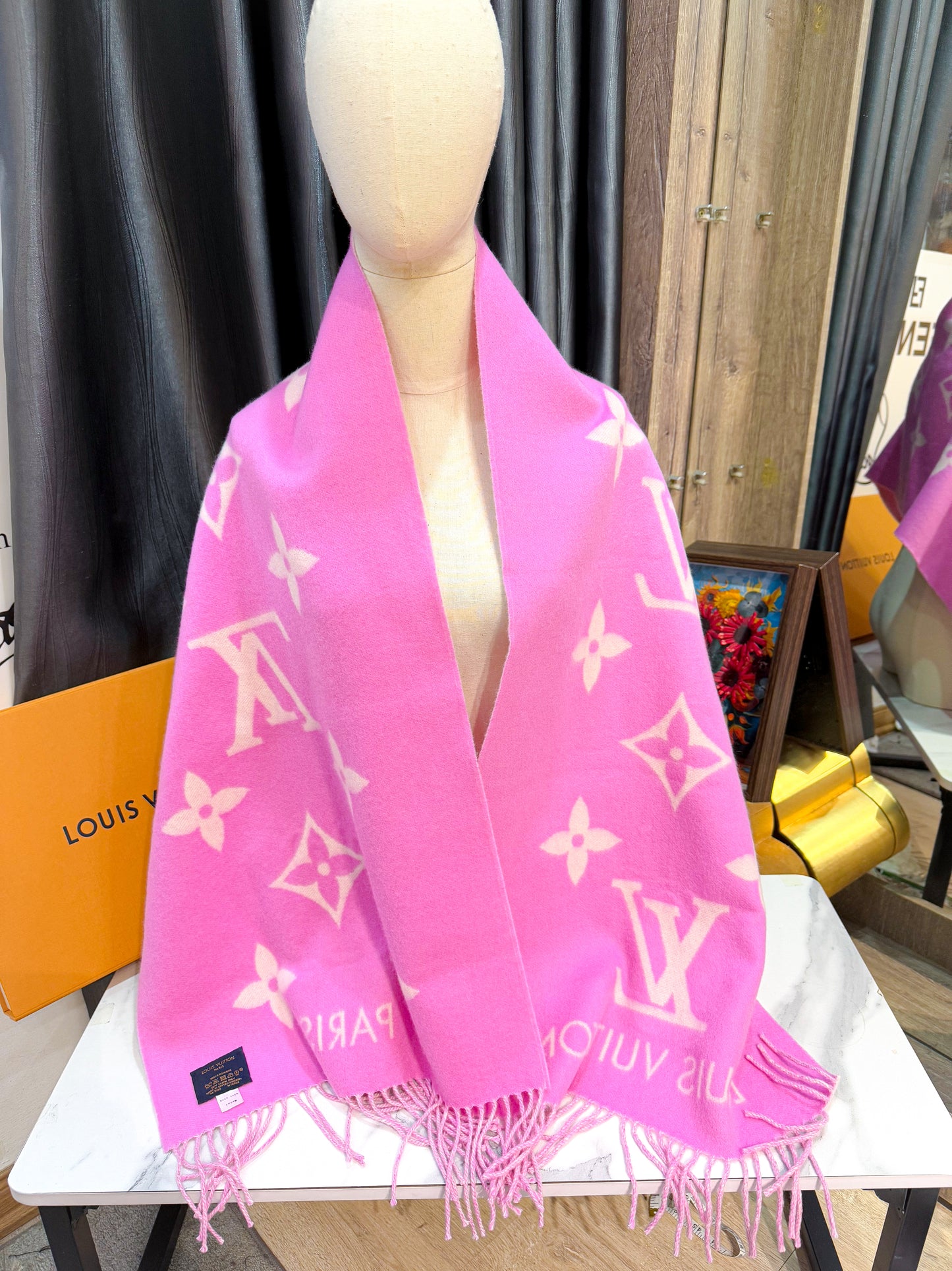 Khăn LV Cashmere Hồng