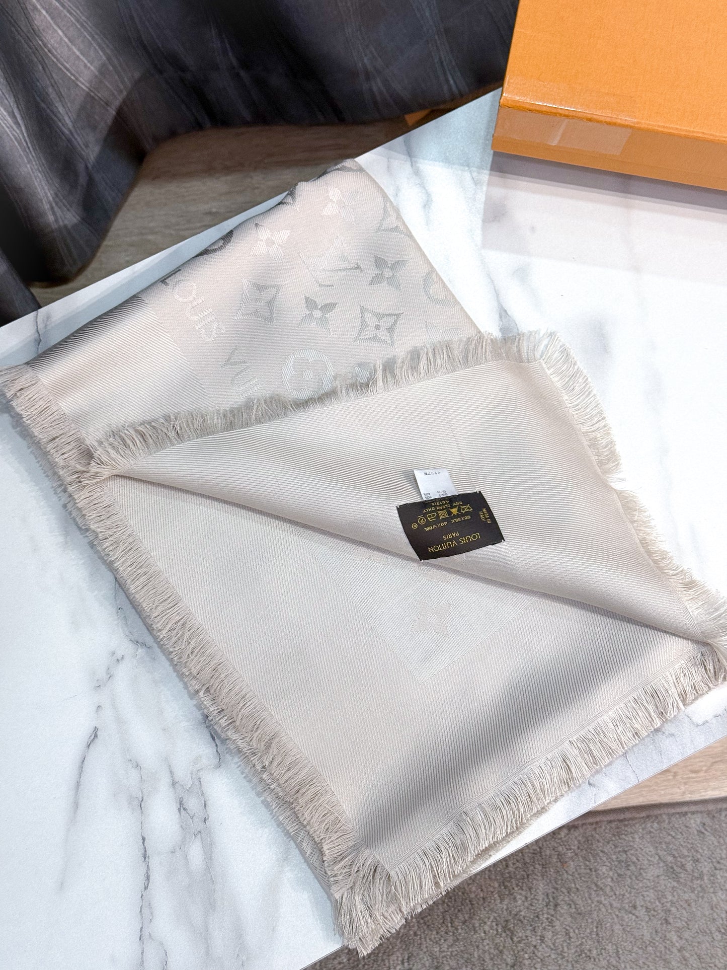 Khăn LV Ghi Bạc Khổ 140x140