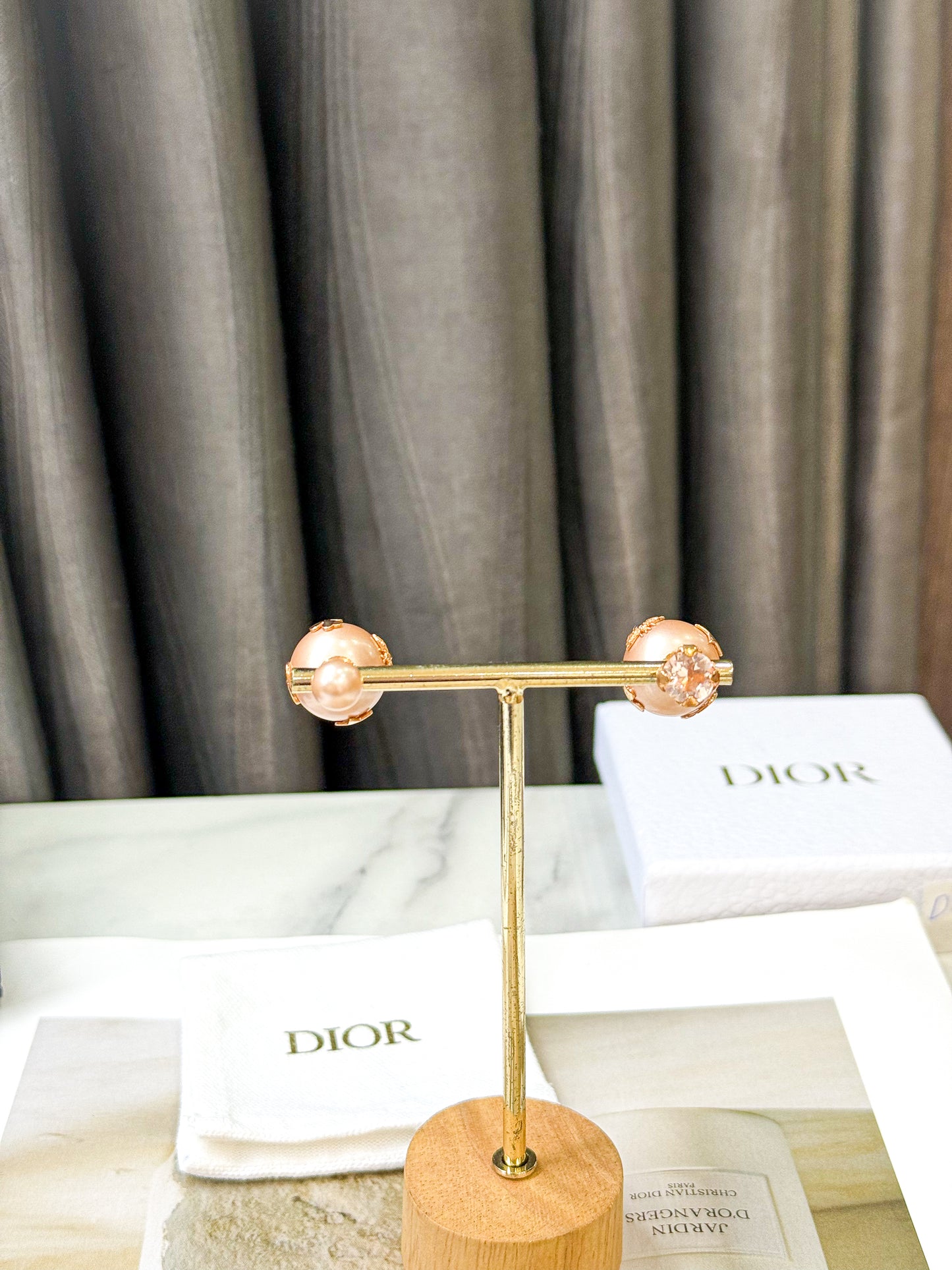 Khuyên Tai Dior D10