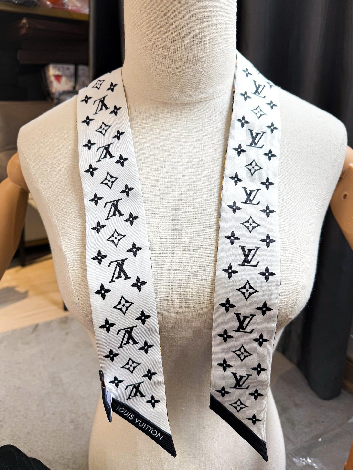 Khăn Twilly LV 26/2