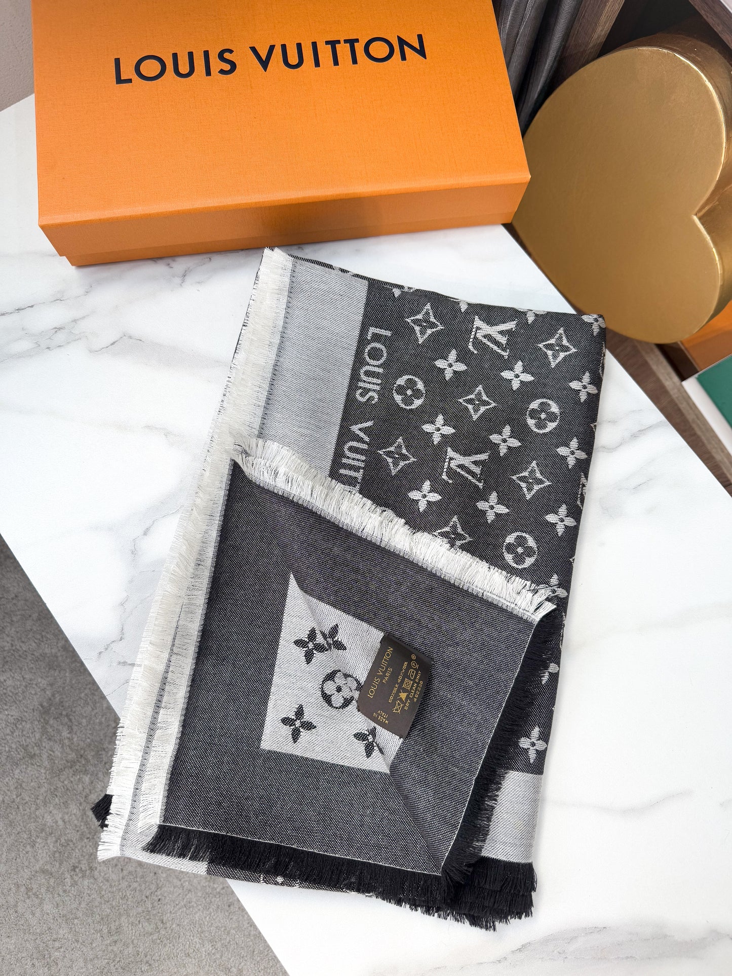 Khăn LV Denim Ghi Đen