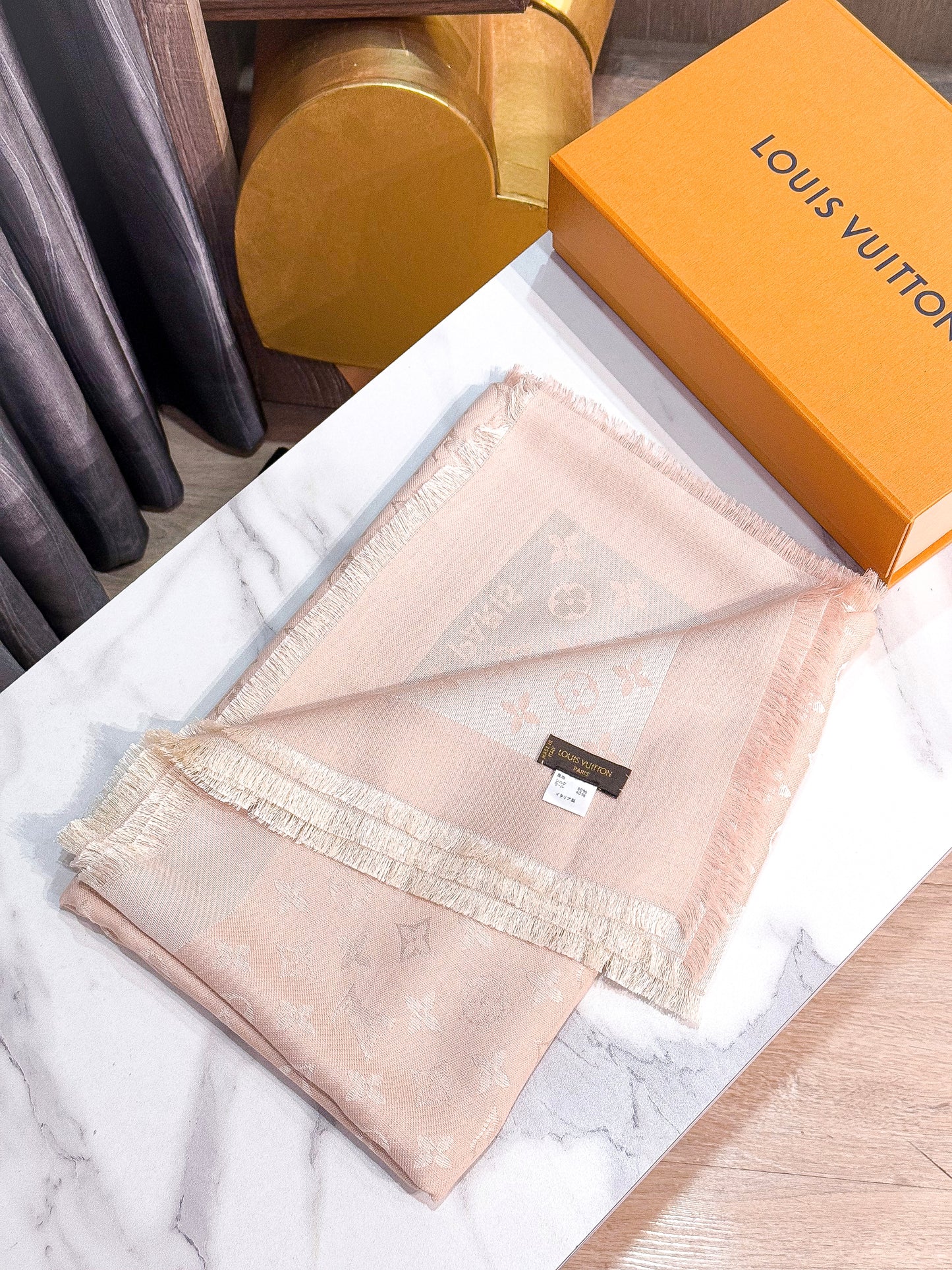 Khăn LV Hồng 17-2