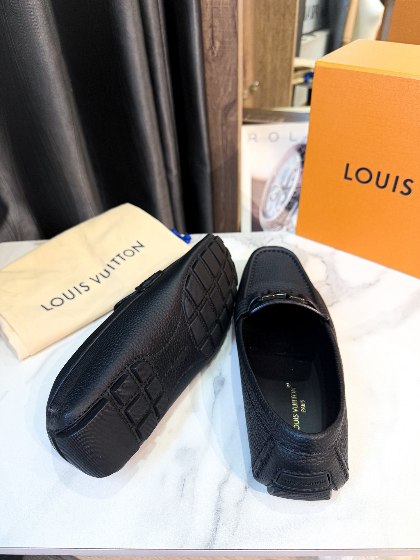 Giày Moca LV Nam Da Sần Size 6
