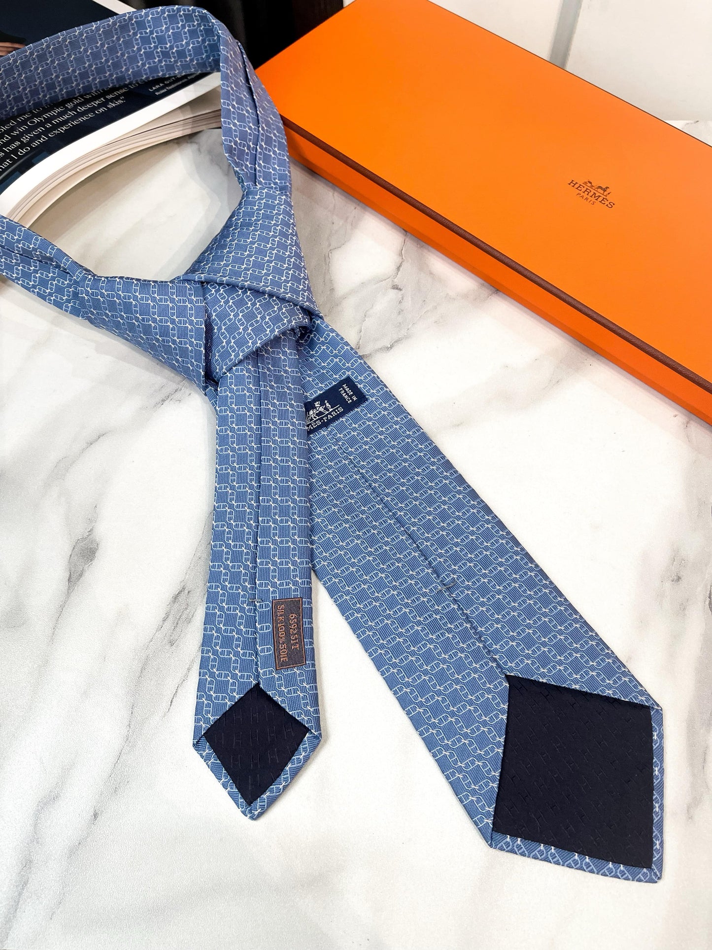 Cà Vạt Hermes