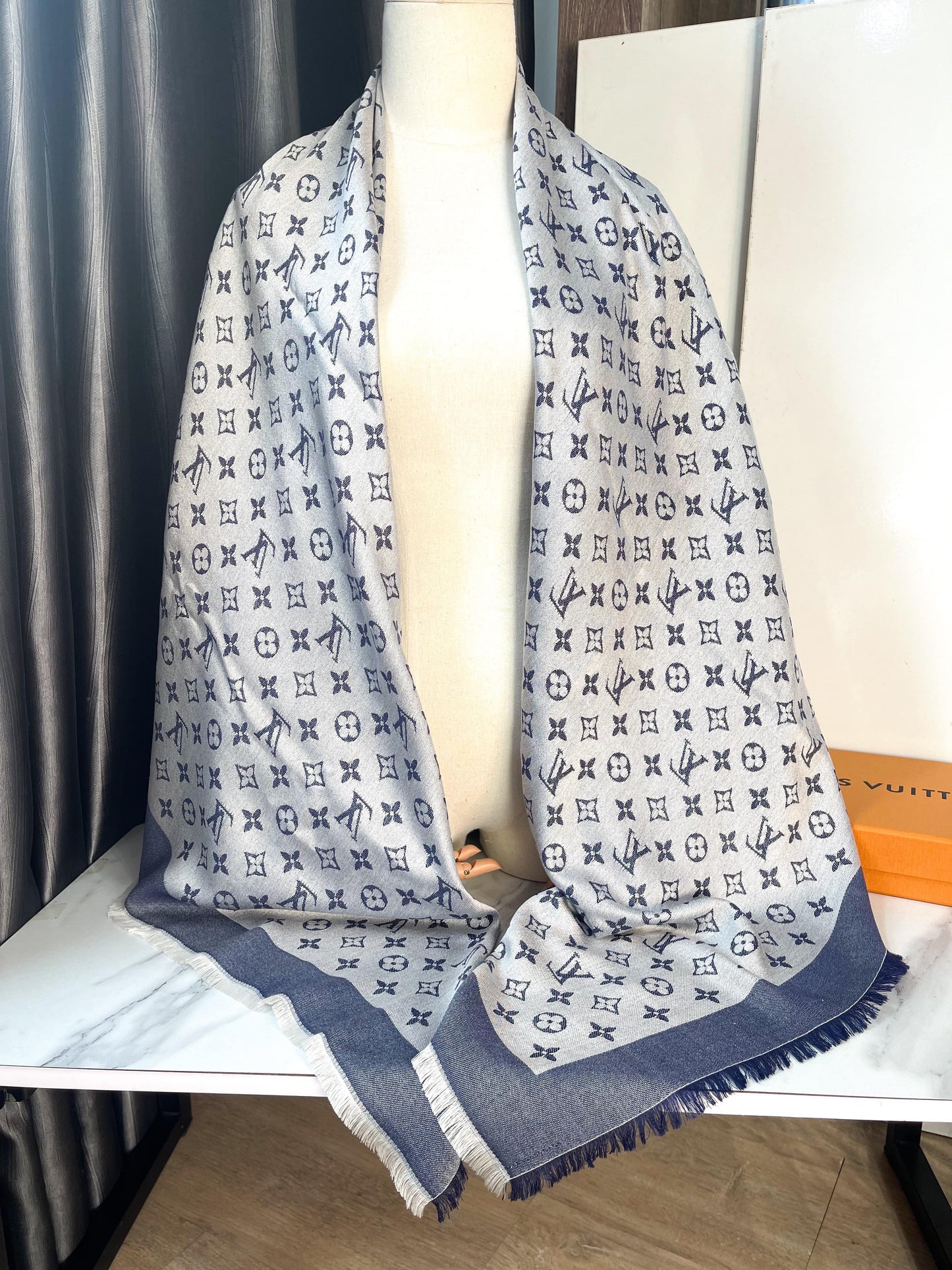 Khăn LV Denim