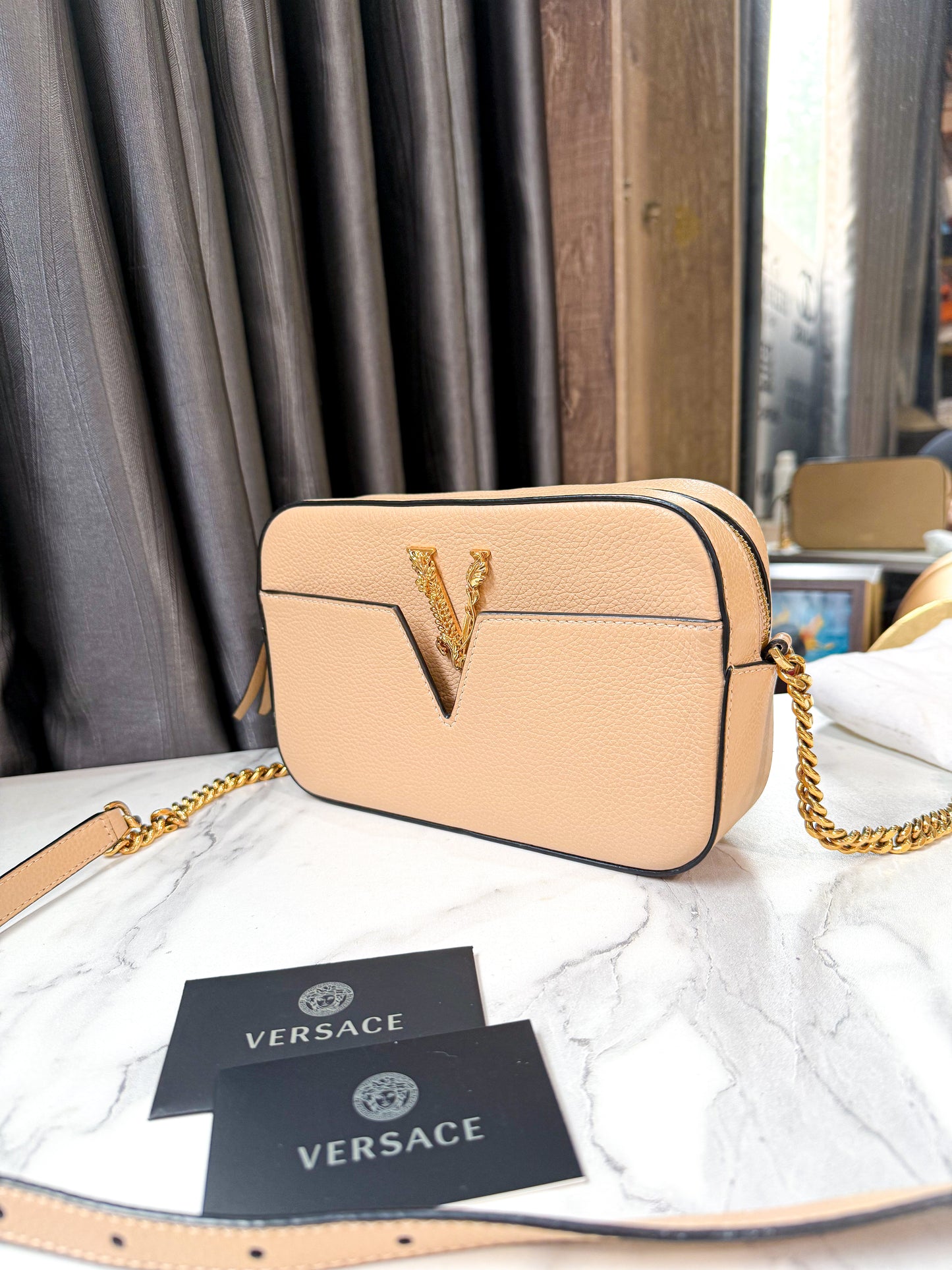 A Túi Chéo Versace