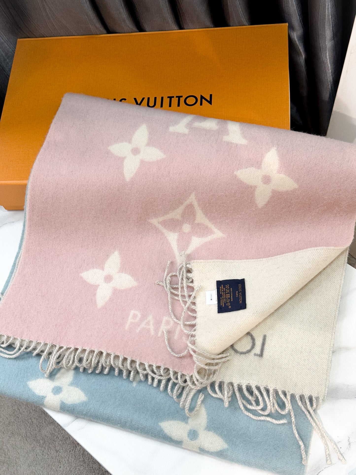 Khăn LV Cashmere Hồng Xanh