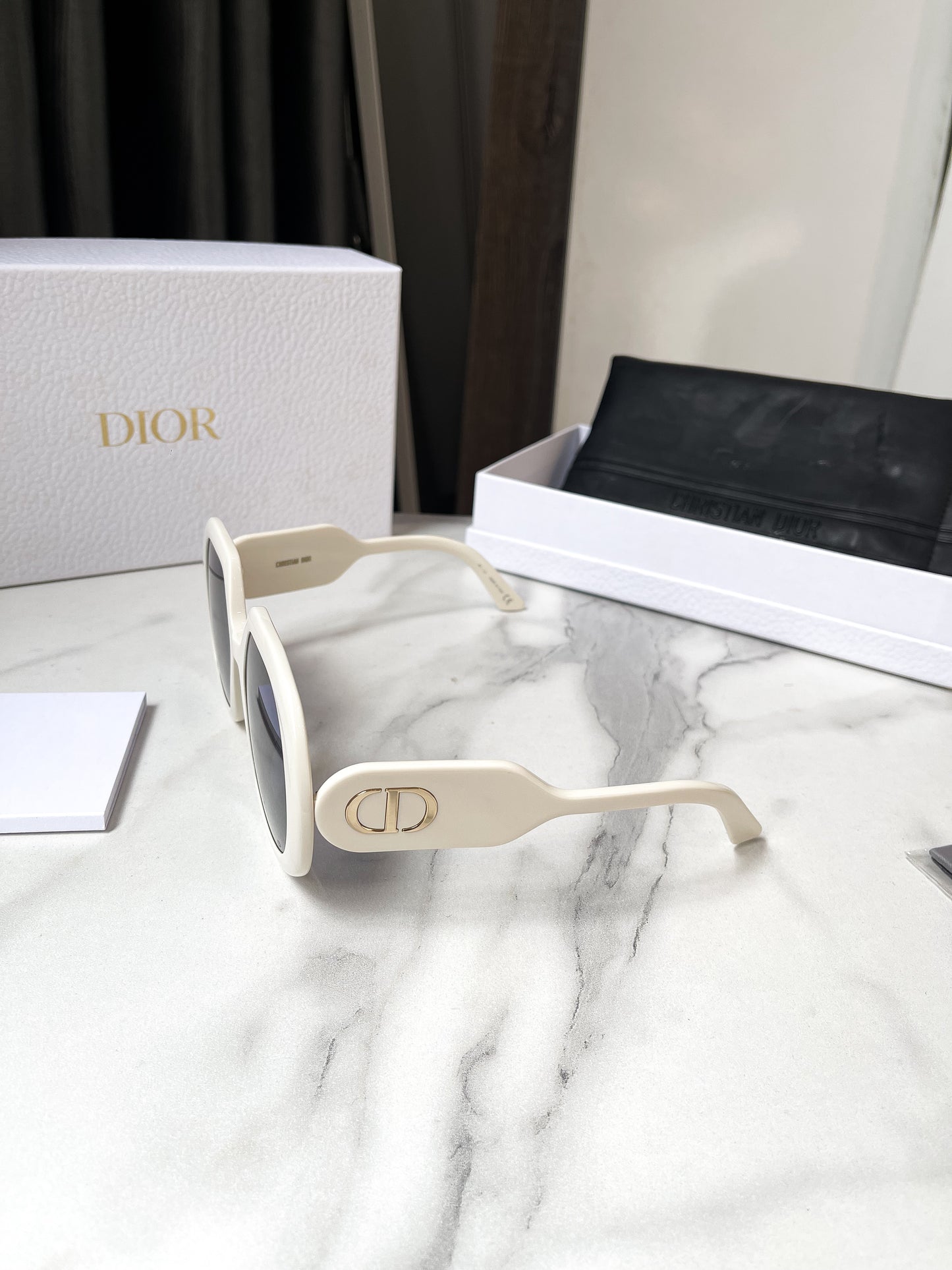 Kính Dior