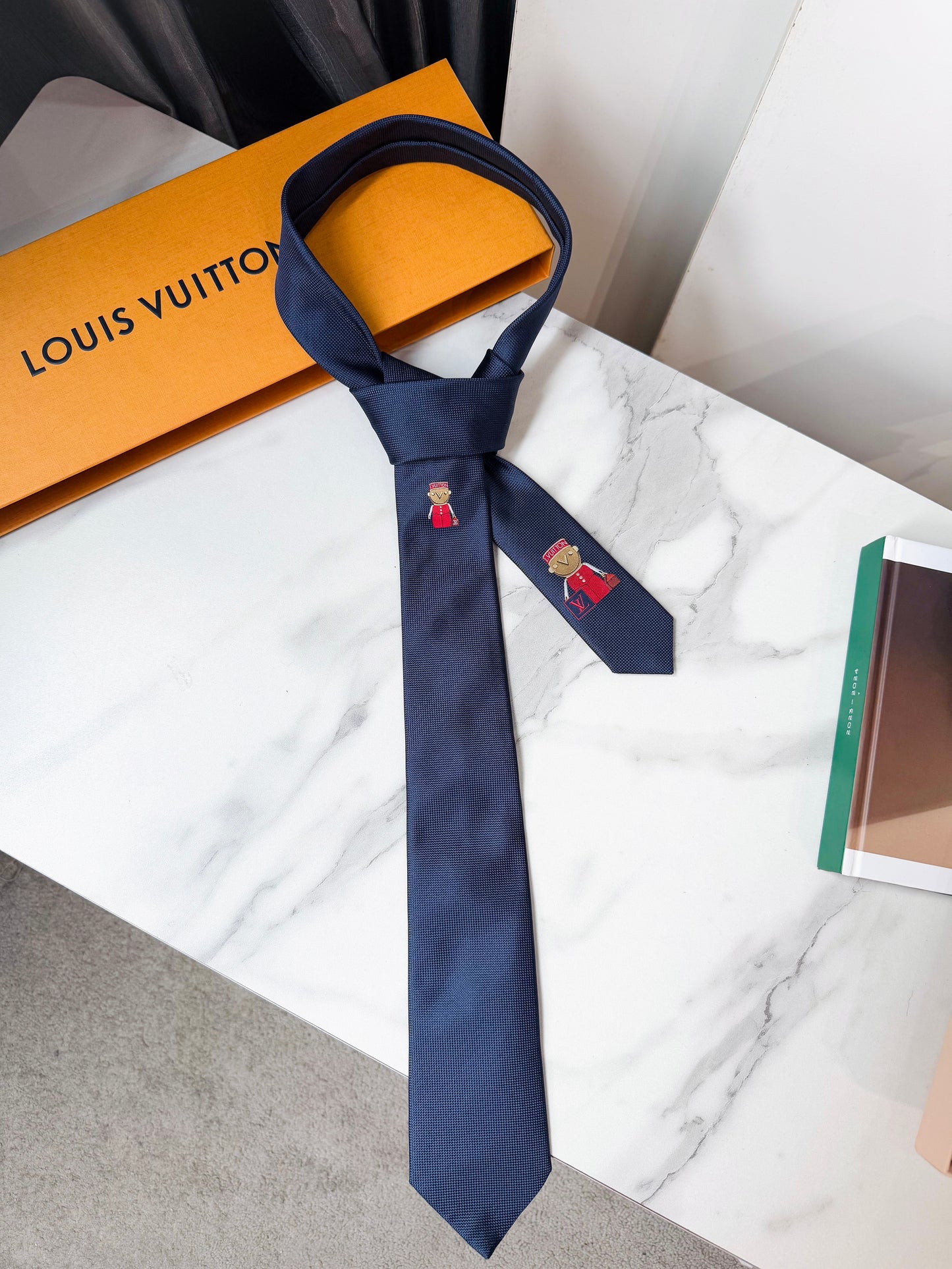 Cà Vạt LV Hình