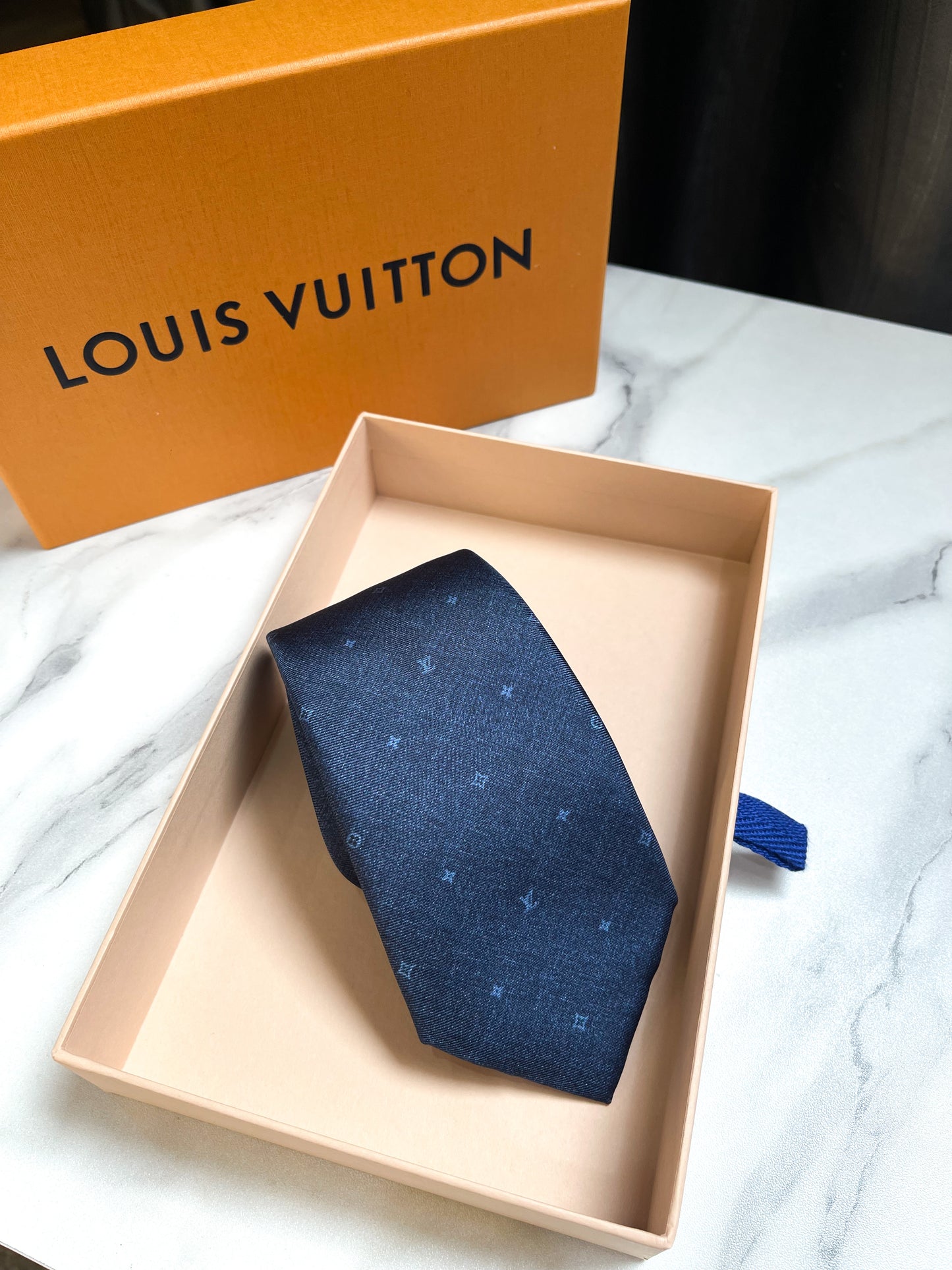 LV Tie