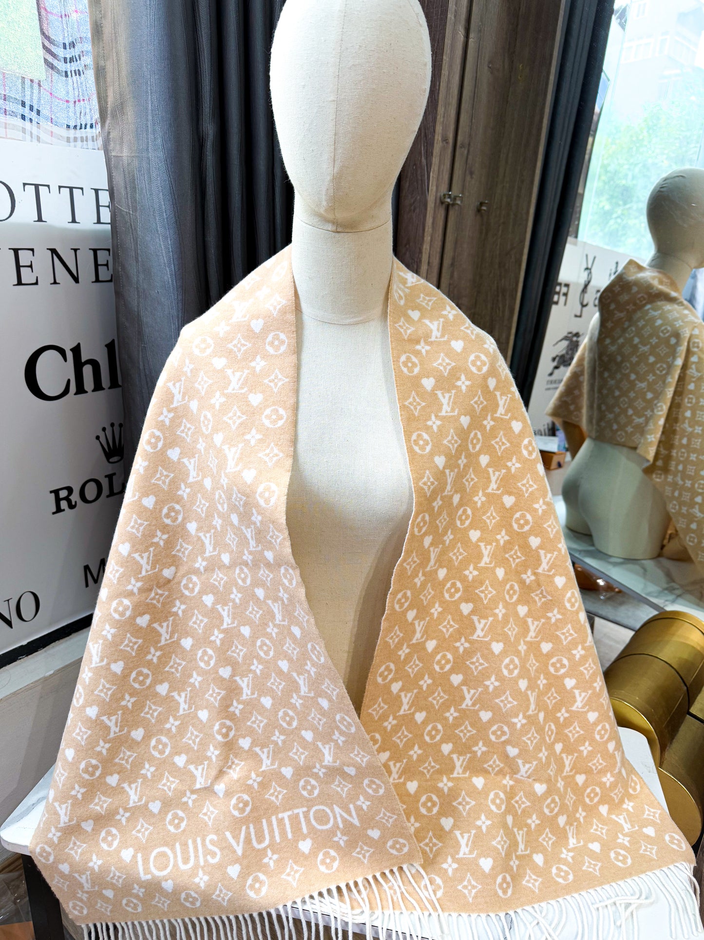 Khăn LV Cashmere Game On Begie