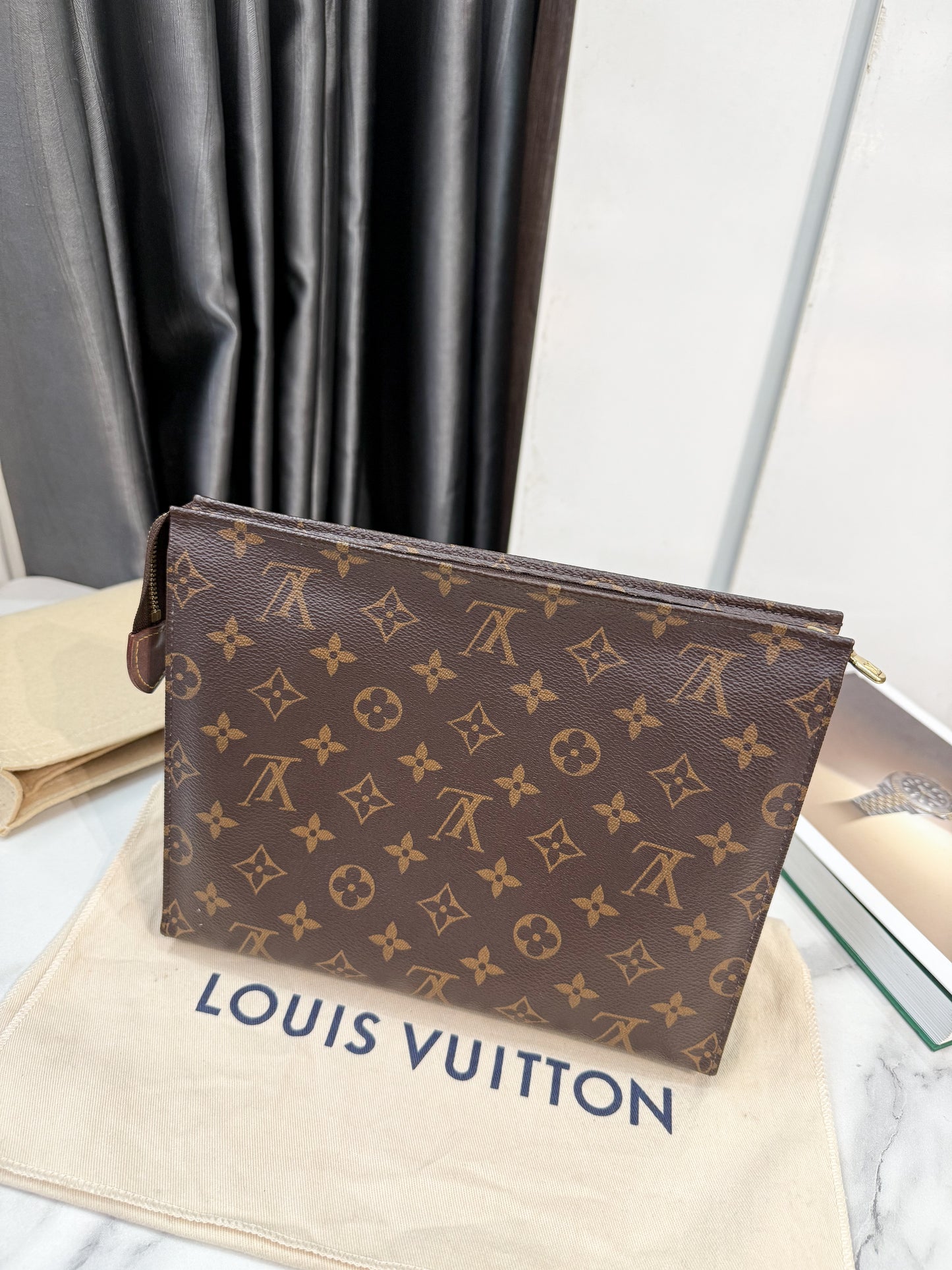 Pouch LV Mono