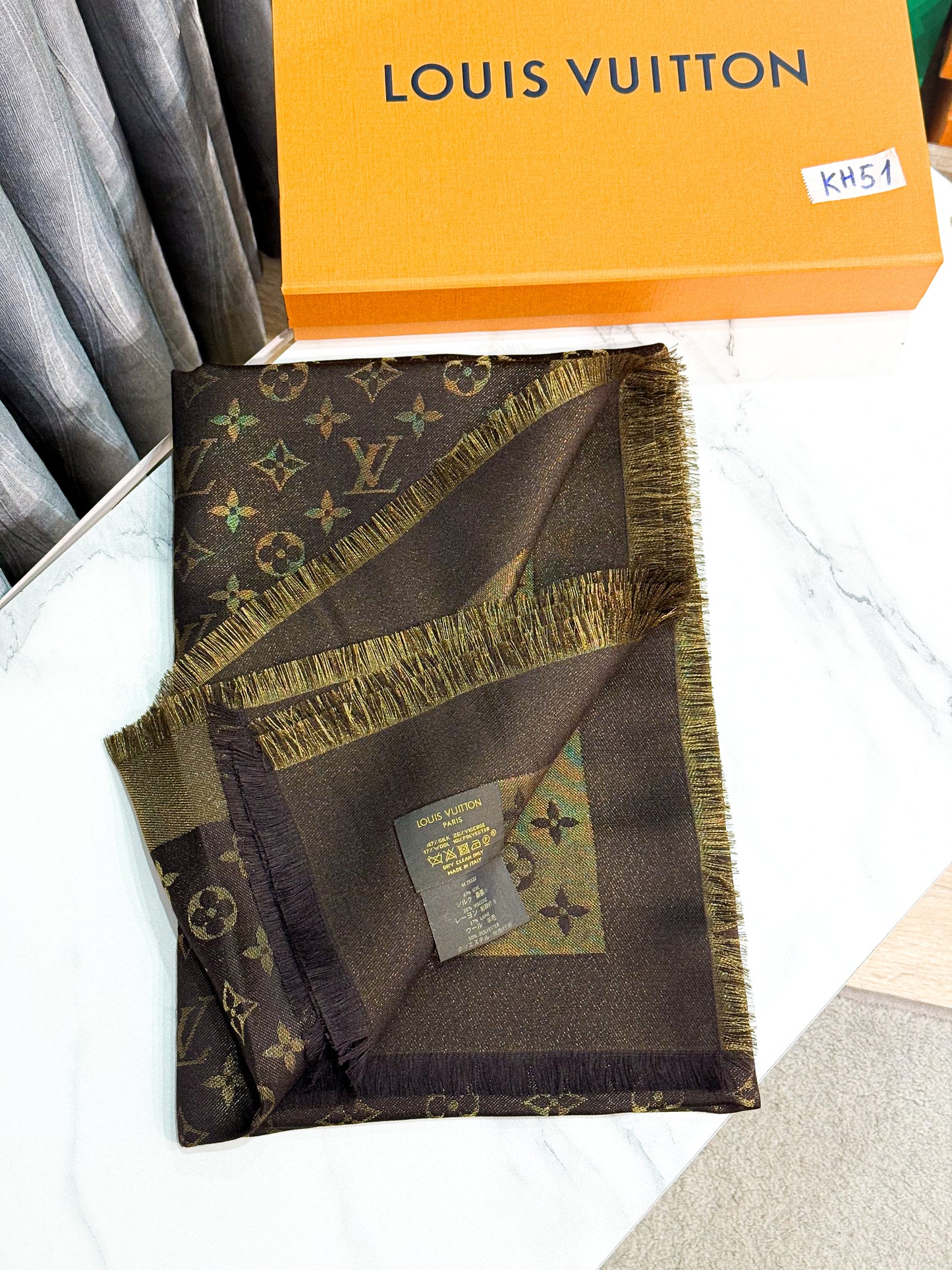 Khăn LV Nâu Ánh Kim KH51 22/11