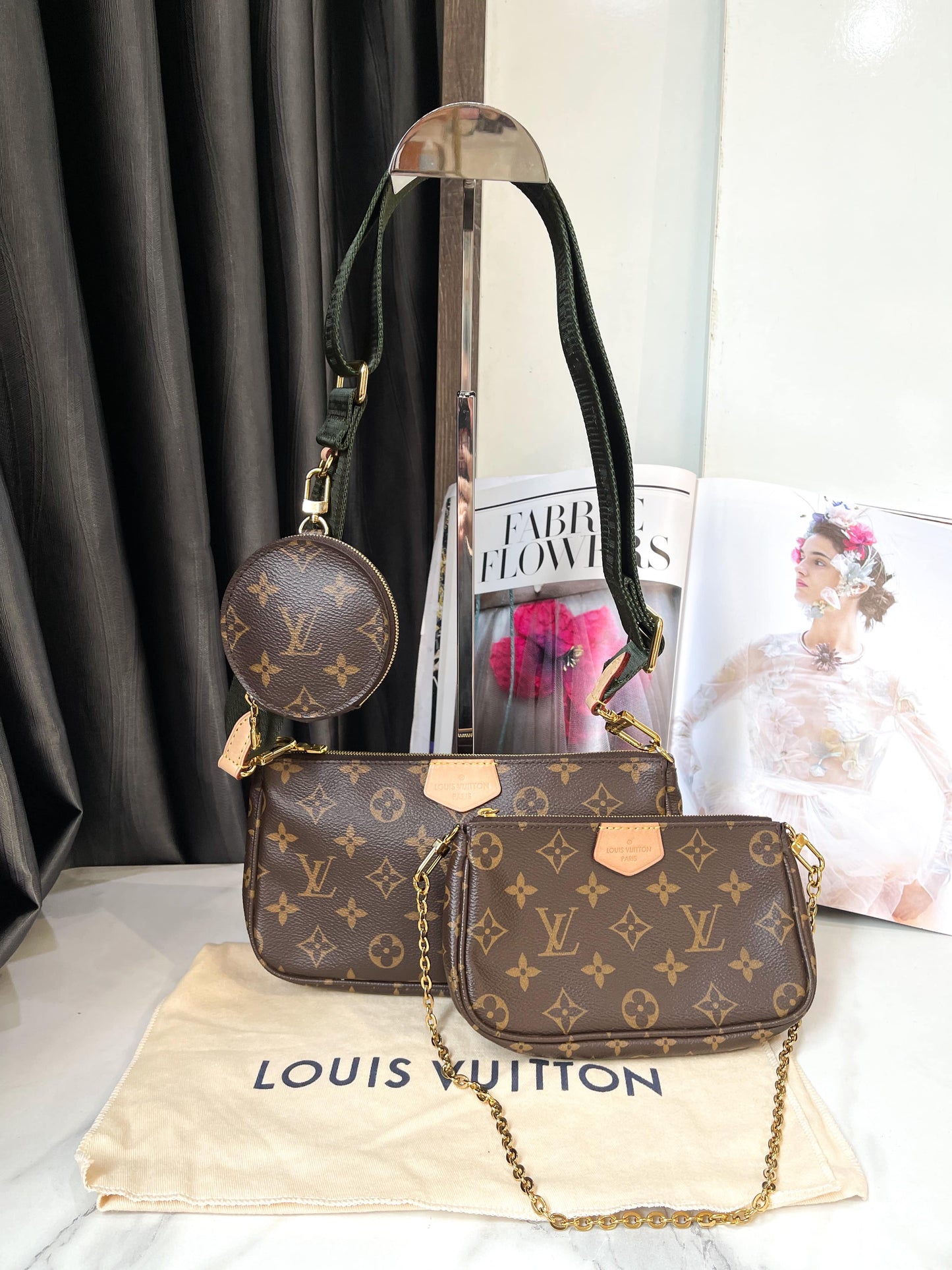 LV Multi Strap Rêu
