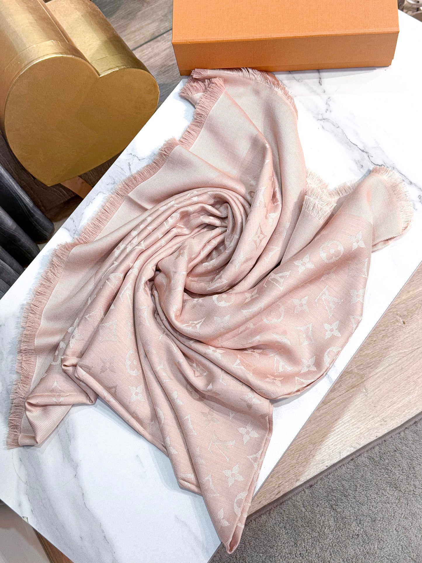 Khăn LV Hồng 28/2