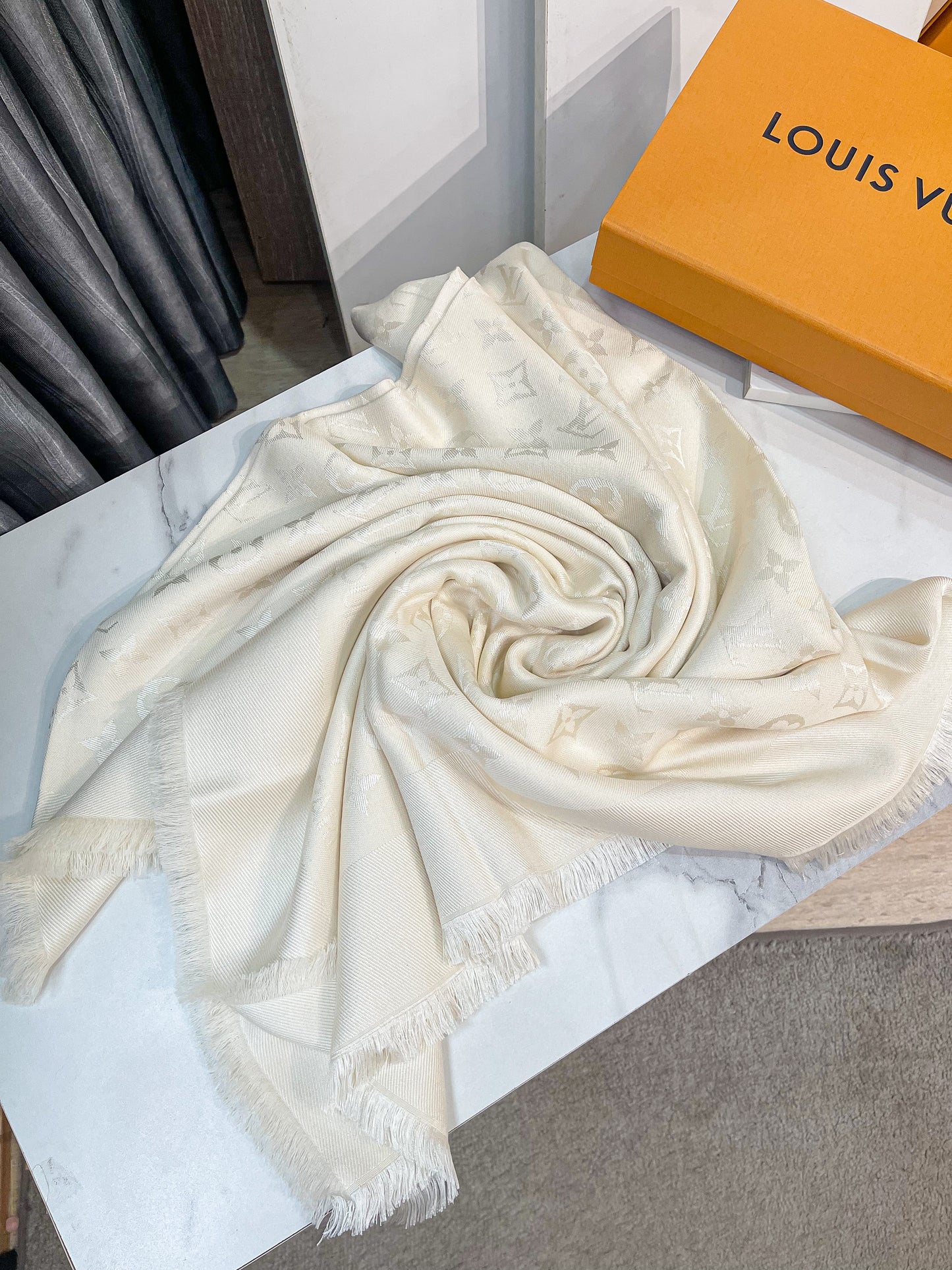 Khăn LV Khổ 140x140