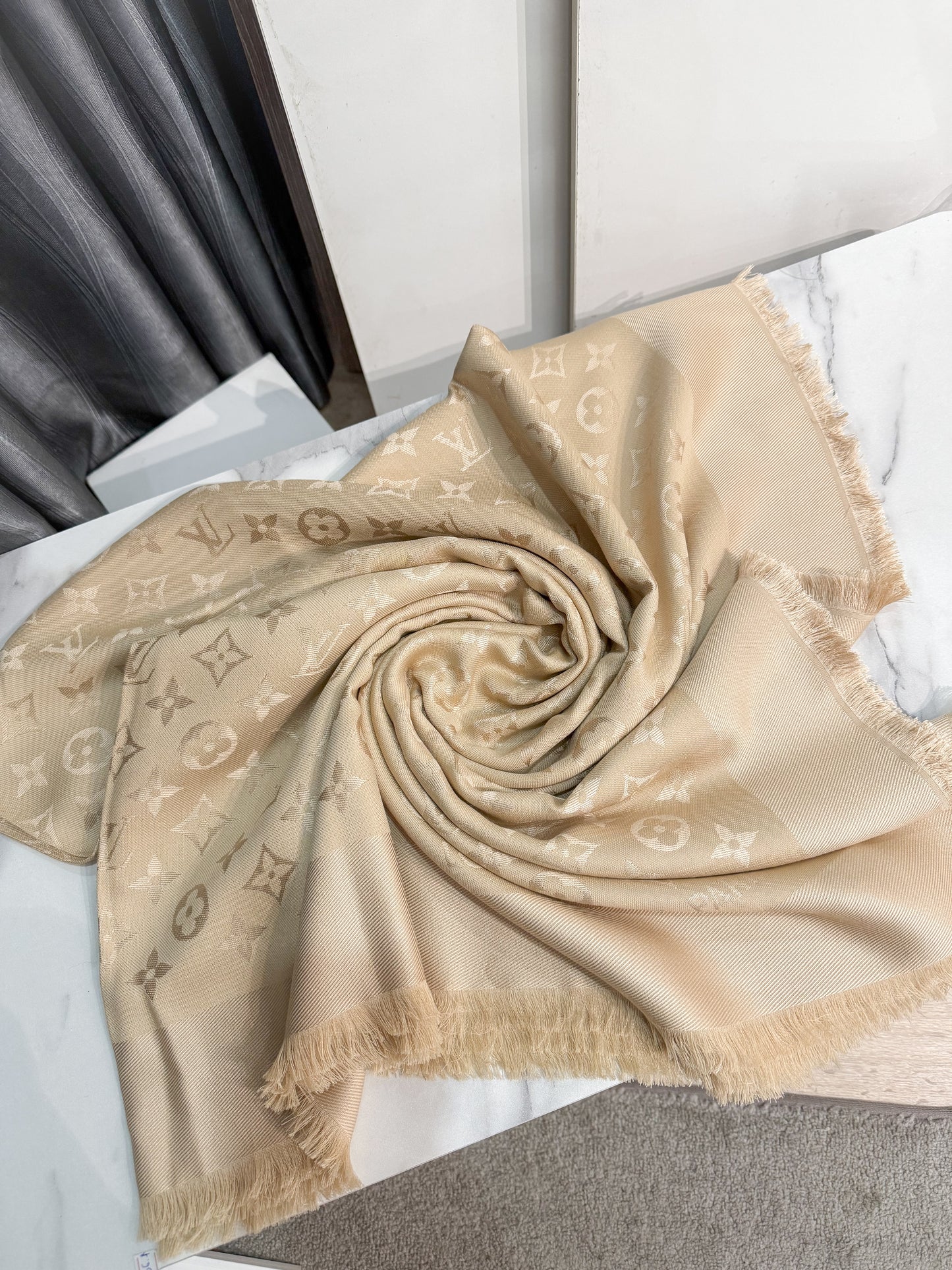 Khăn LV Begie Nâu