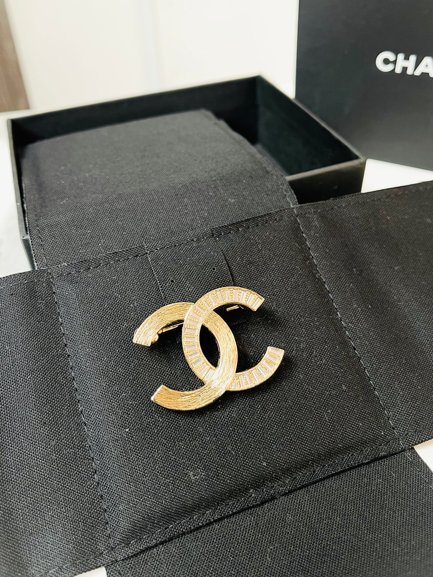 Cài Áo Chanel New Size Nhỏ