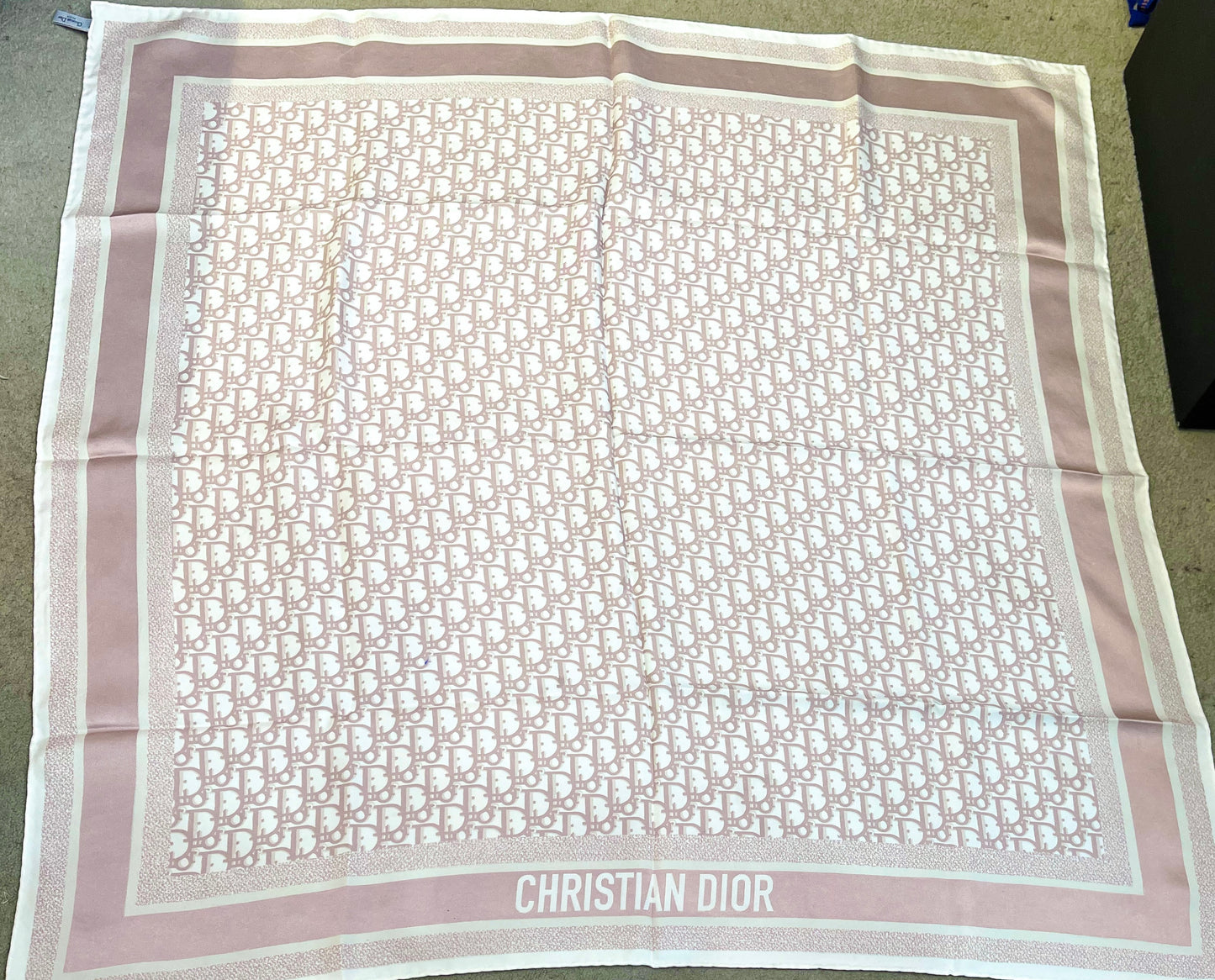 Khăn Lụa Dior 2 Mặt 2 Màu Used