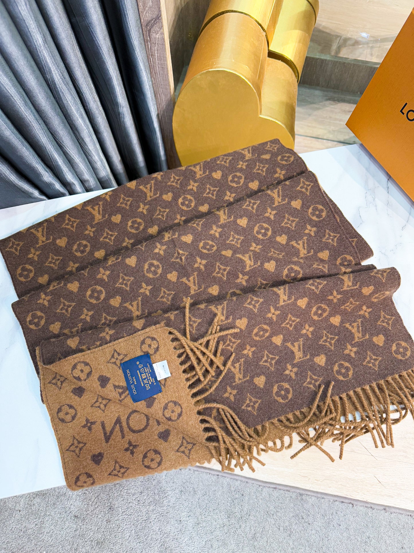 Khăn LV Game On Nâu Cashmere