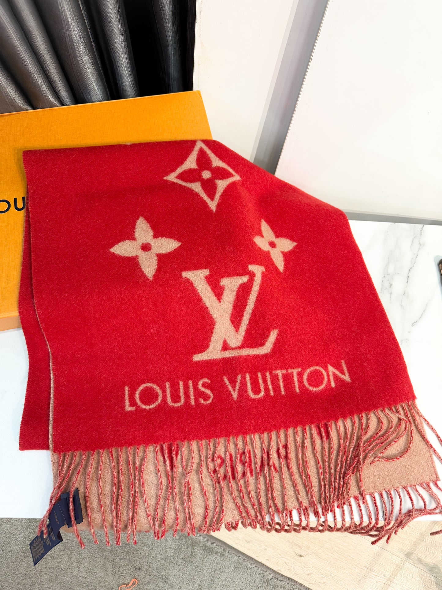 Khăn LV Cashmere Đỏ