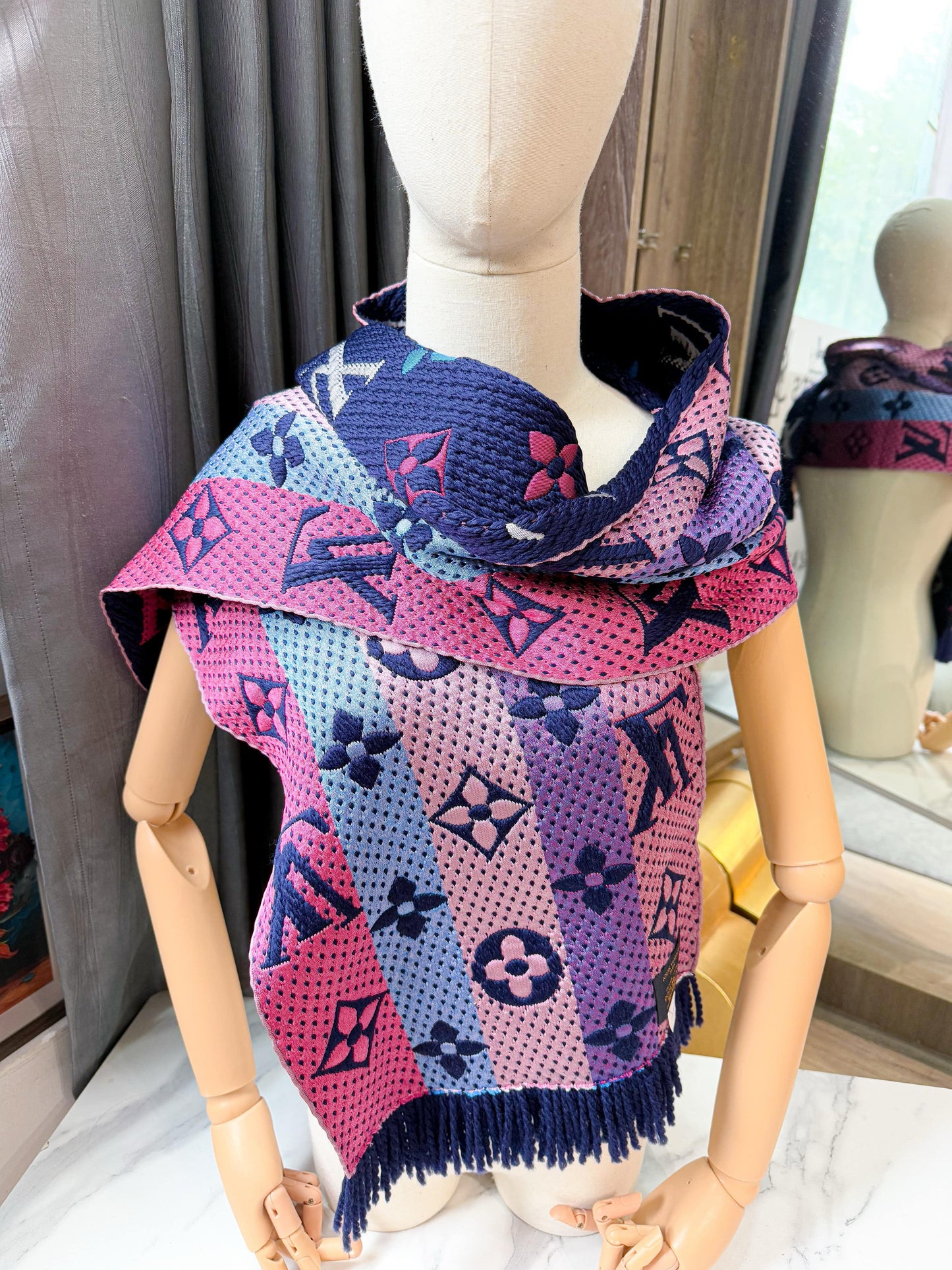 Khăn LV Rainbow 26/2