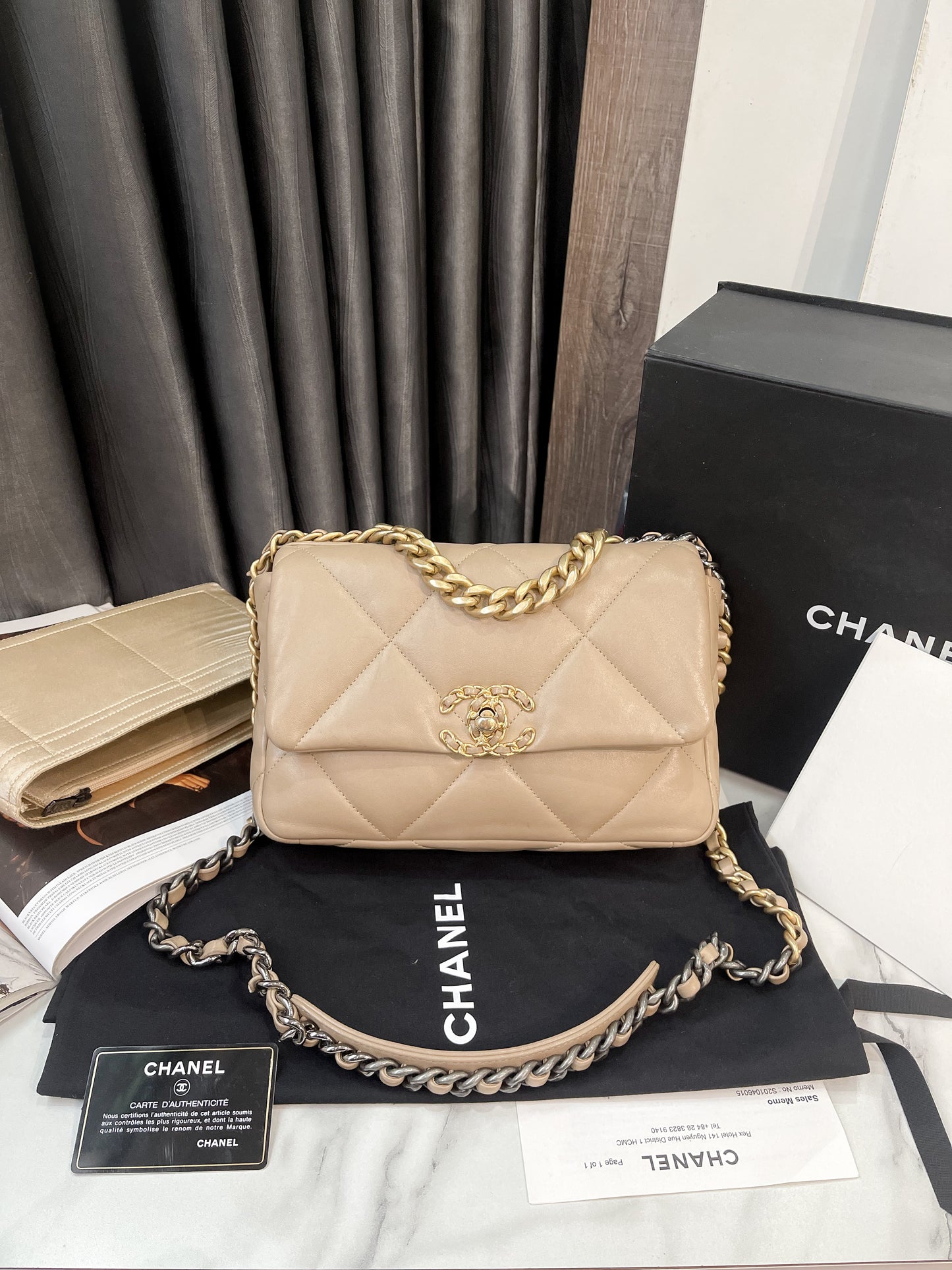 Chanel C19