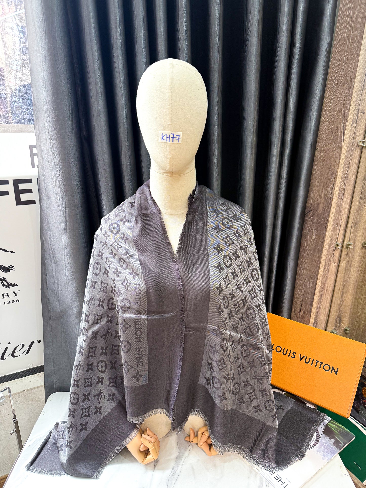 Khăn LV Ánh Kim Grey KH77 16/12