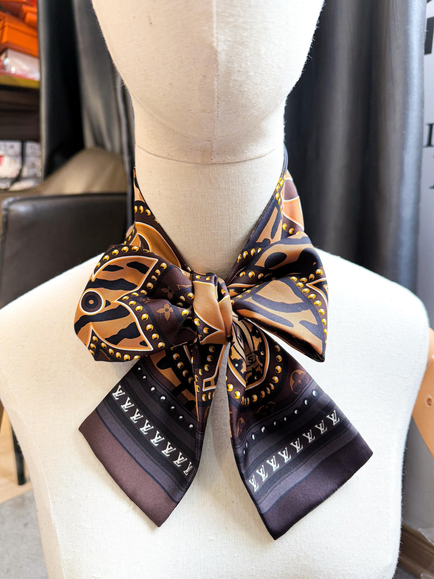 Khăn LV Twilly 26/2