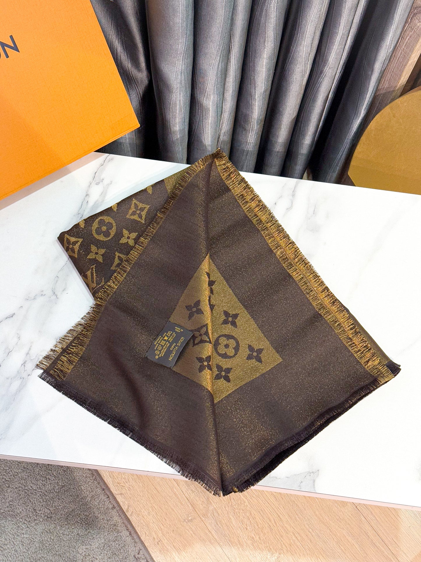 Khăn LV Ánh Kim Nâu 14-2