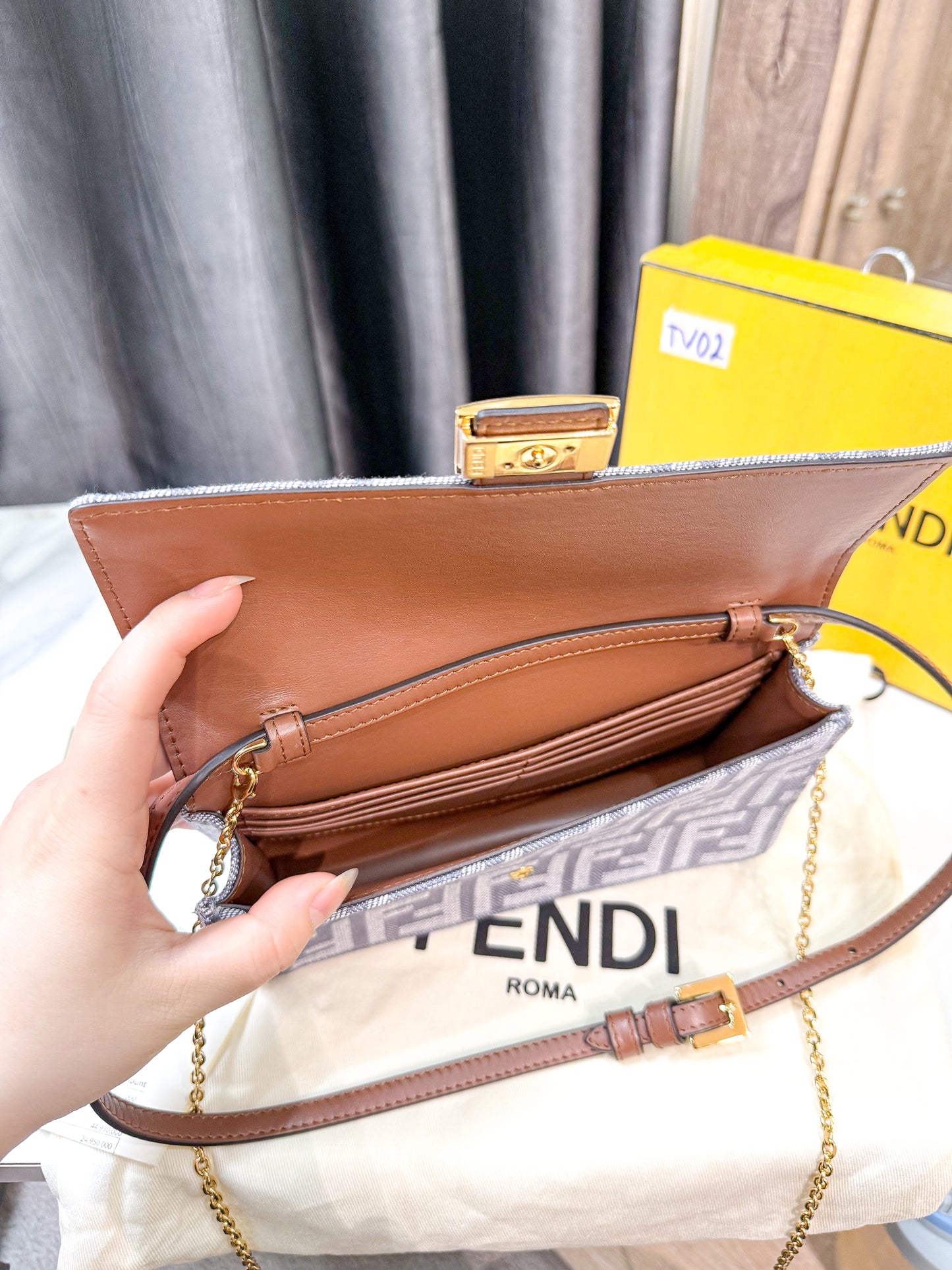A A Fendi Woc FF TV02