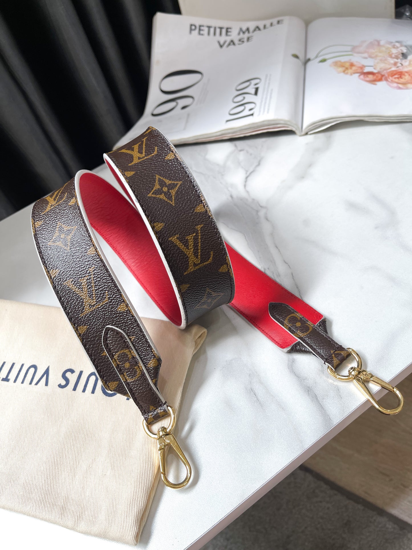 Strap LV Bản To Mono Lòng Đỏ