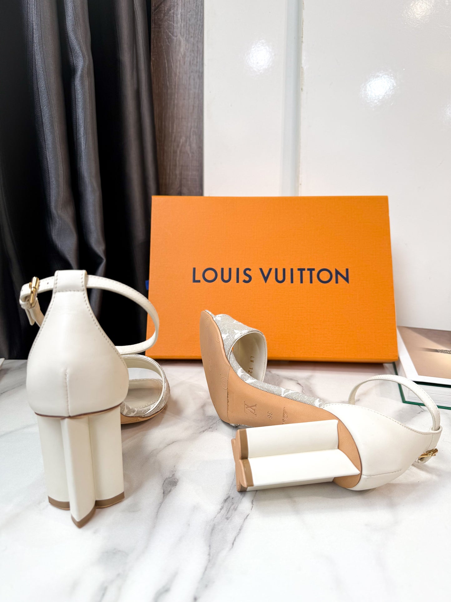 Sandal LV Begie Size 38