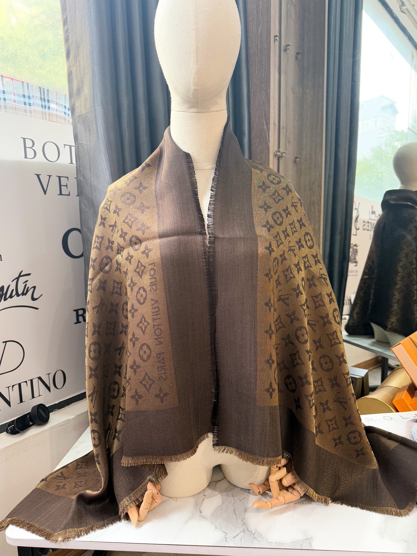 Khăn LV Nâu Ánh Kim 5/3