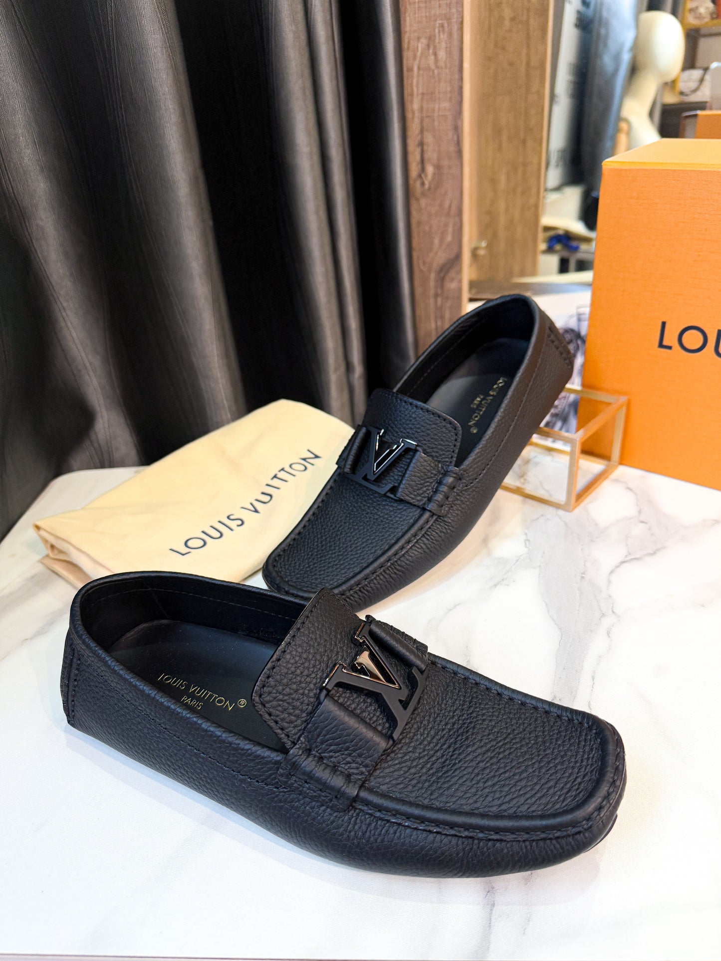 Giày Moca LV Nam Da Sần Size 6