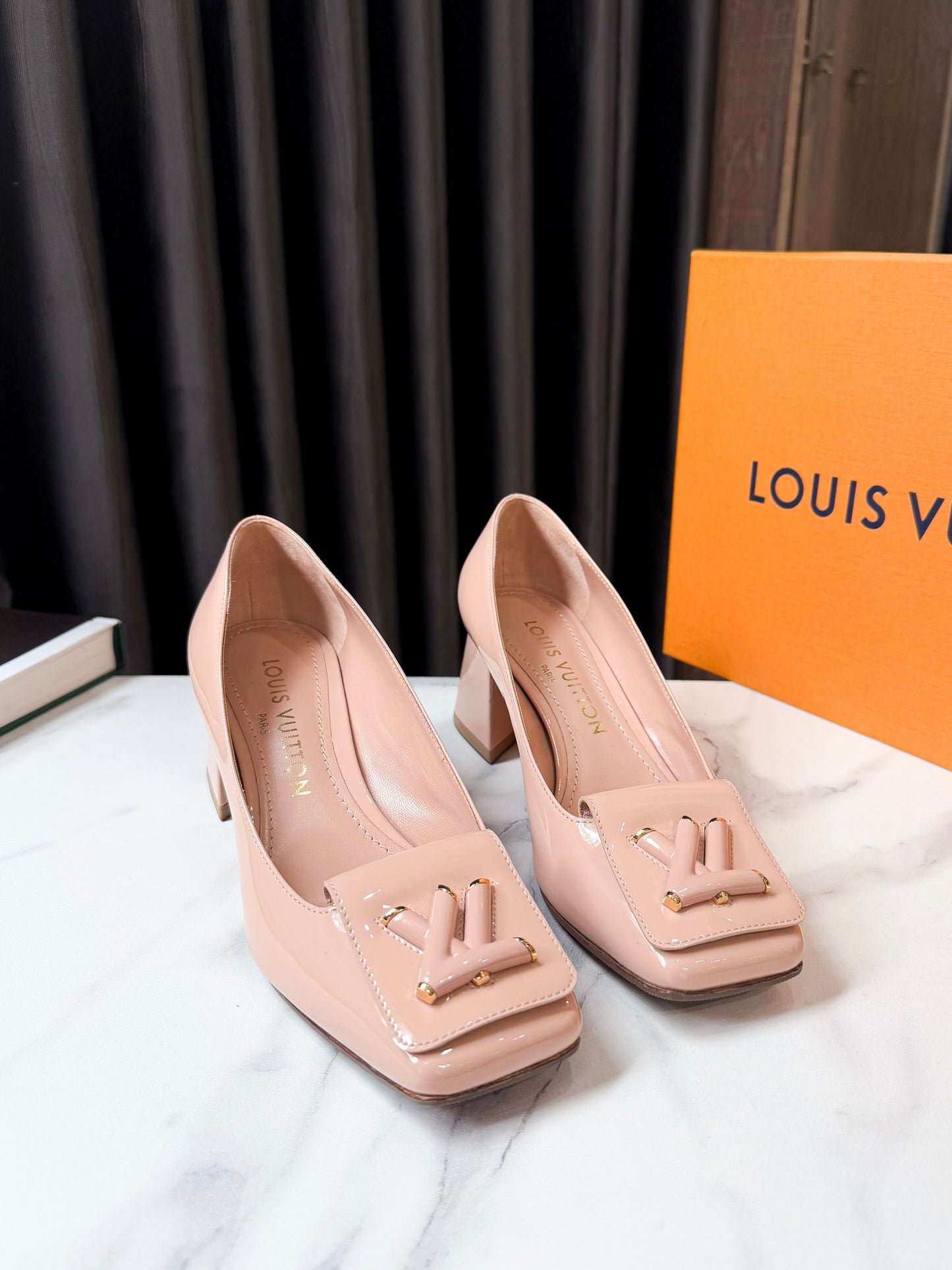 Giày LV Da Bóng Size 36
