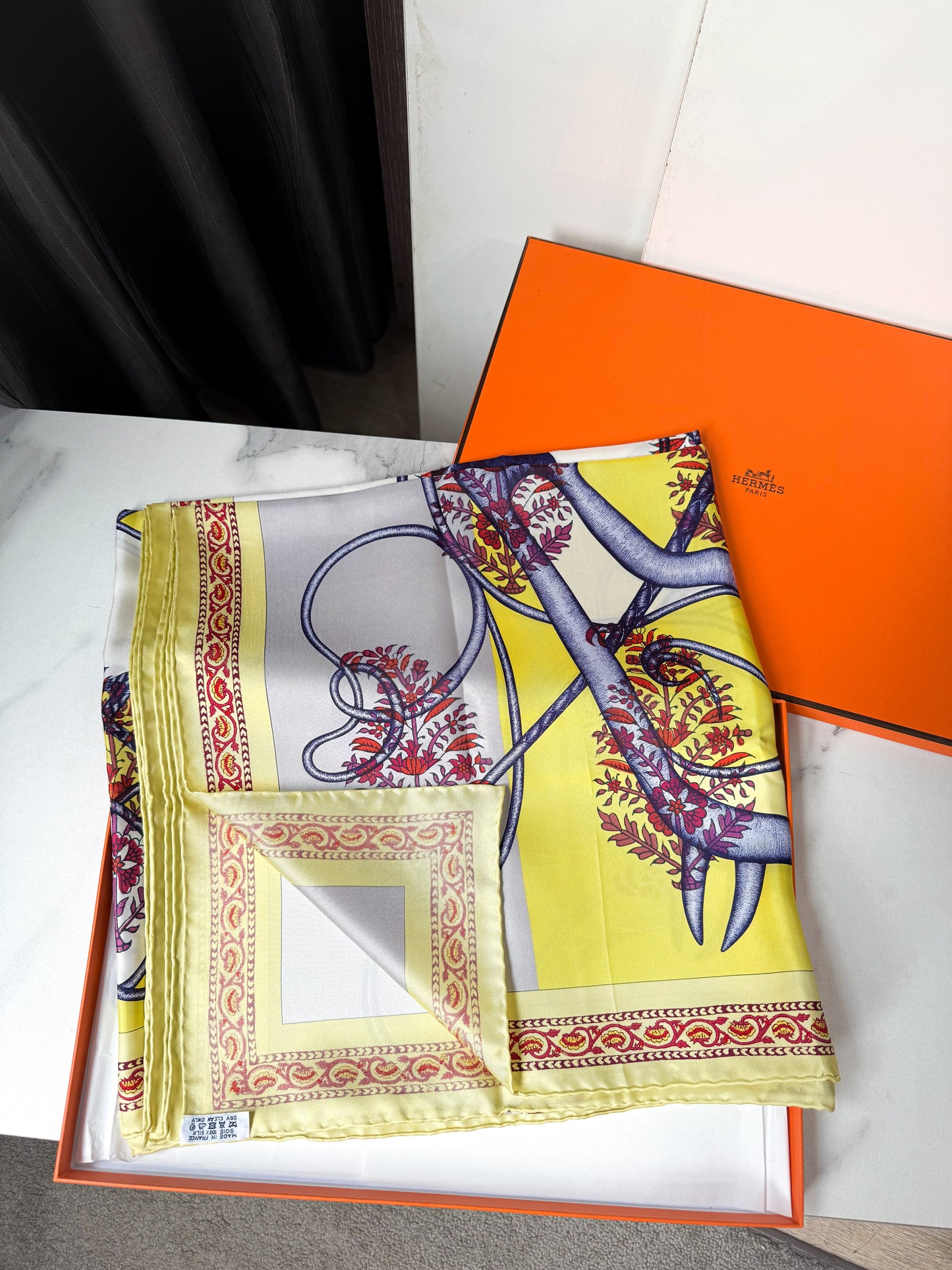 Khăn Lụa Hermes Tone Vàng Trắng