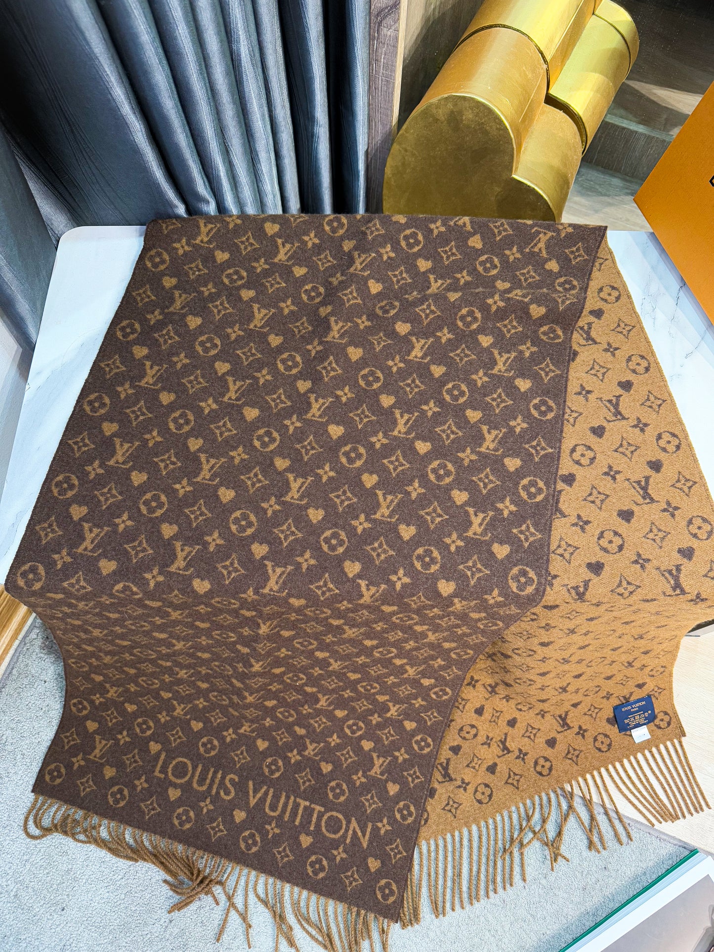 Khăn LV Game On Nâu Cashmere