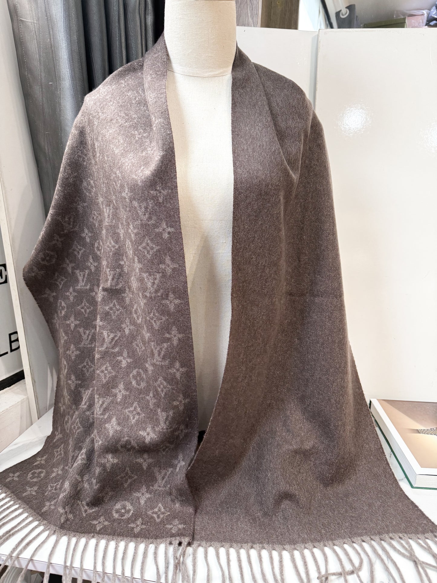 Khăn Len LV Tone Trầm