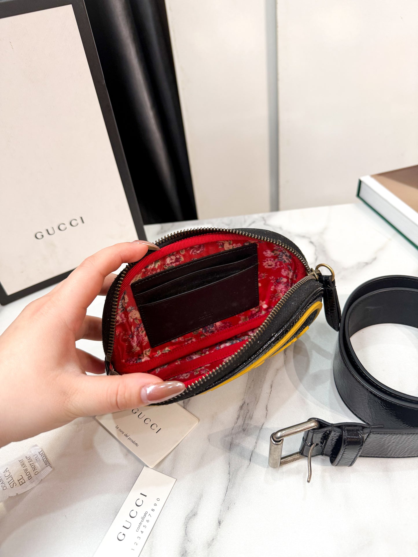 Gucci Beltbag Chữ Vàng