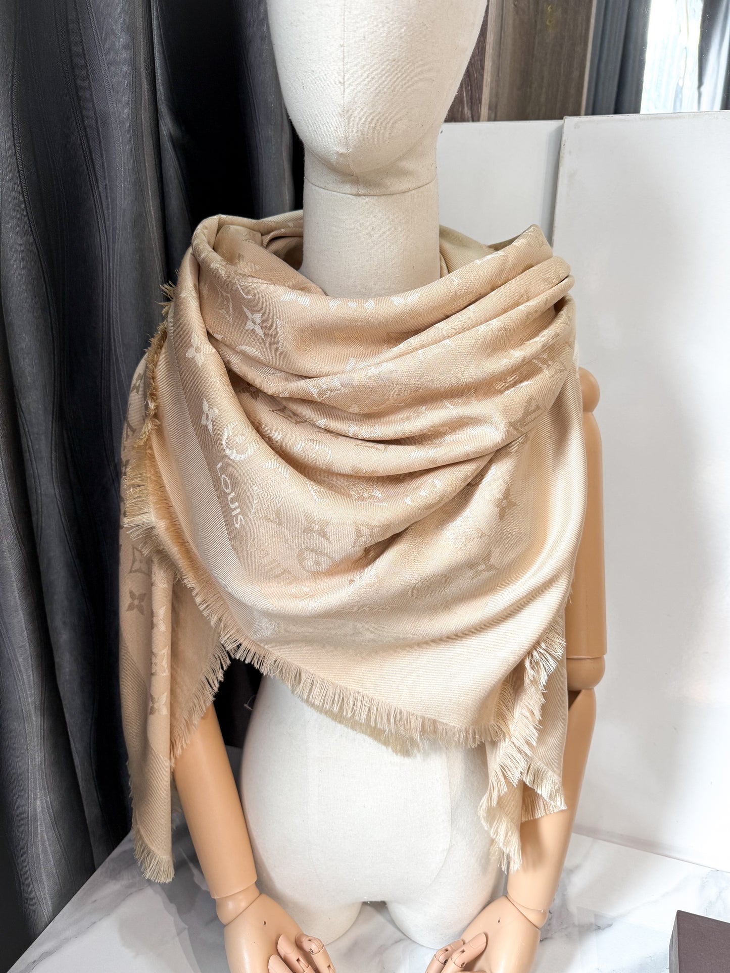 Khăn LV Khổ 140x140 Begie Nâu