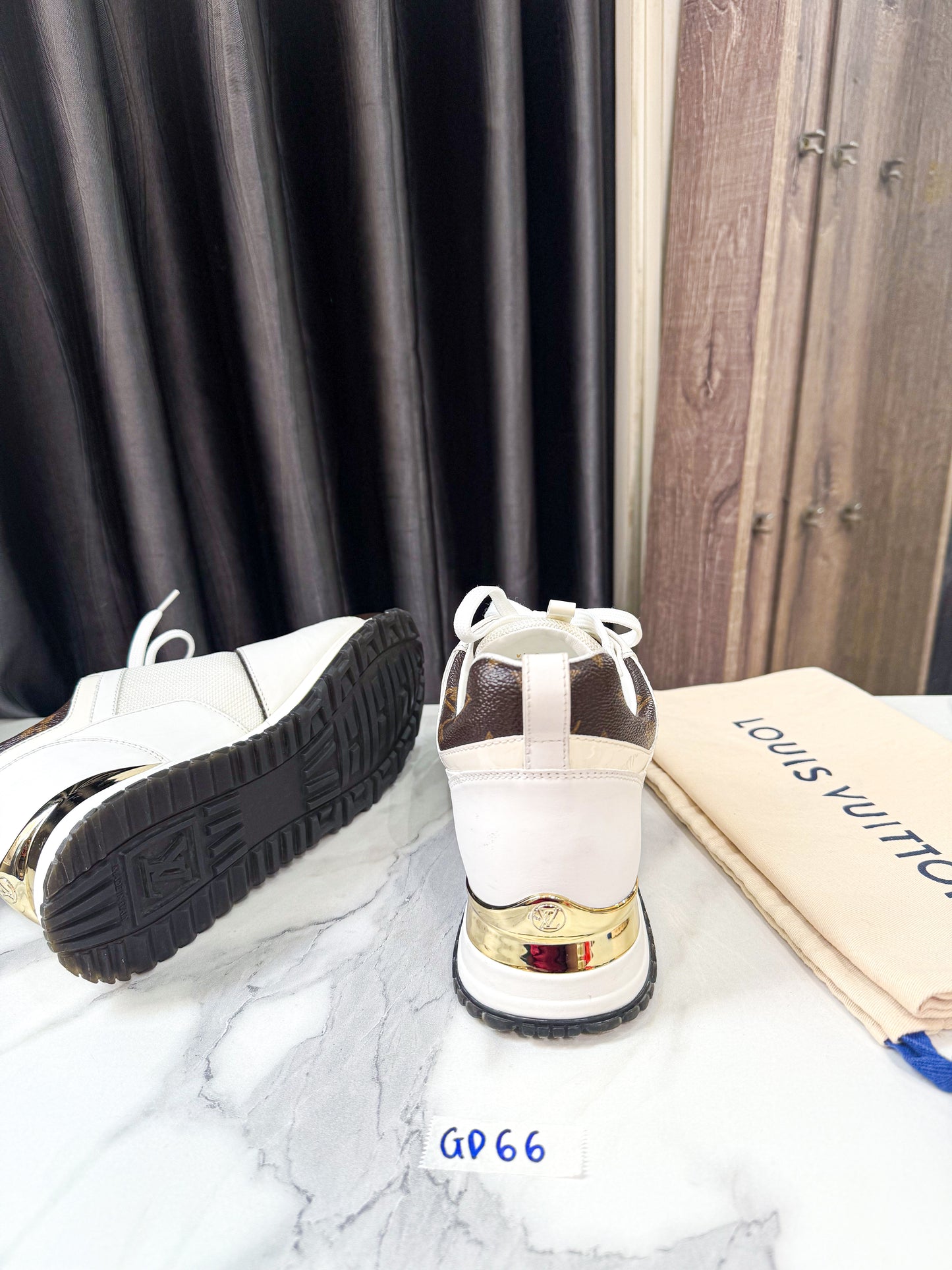 Giày LV Hot Trắng Size 37 GD66