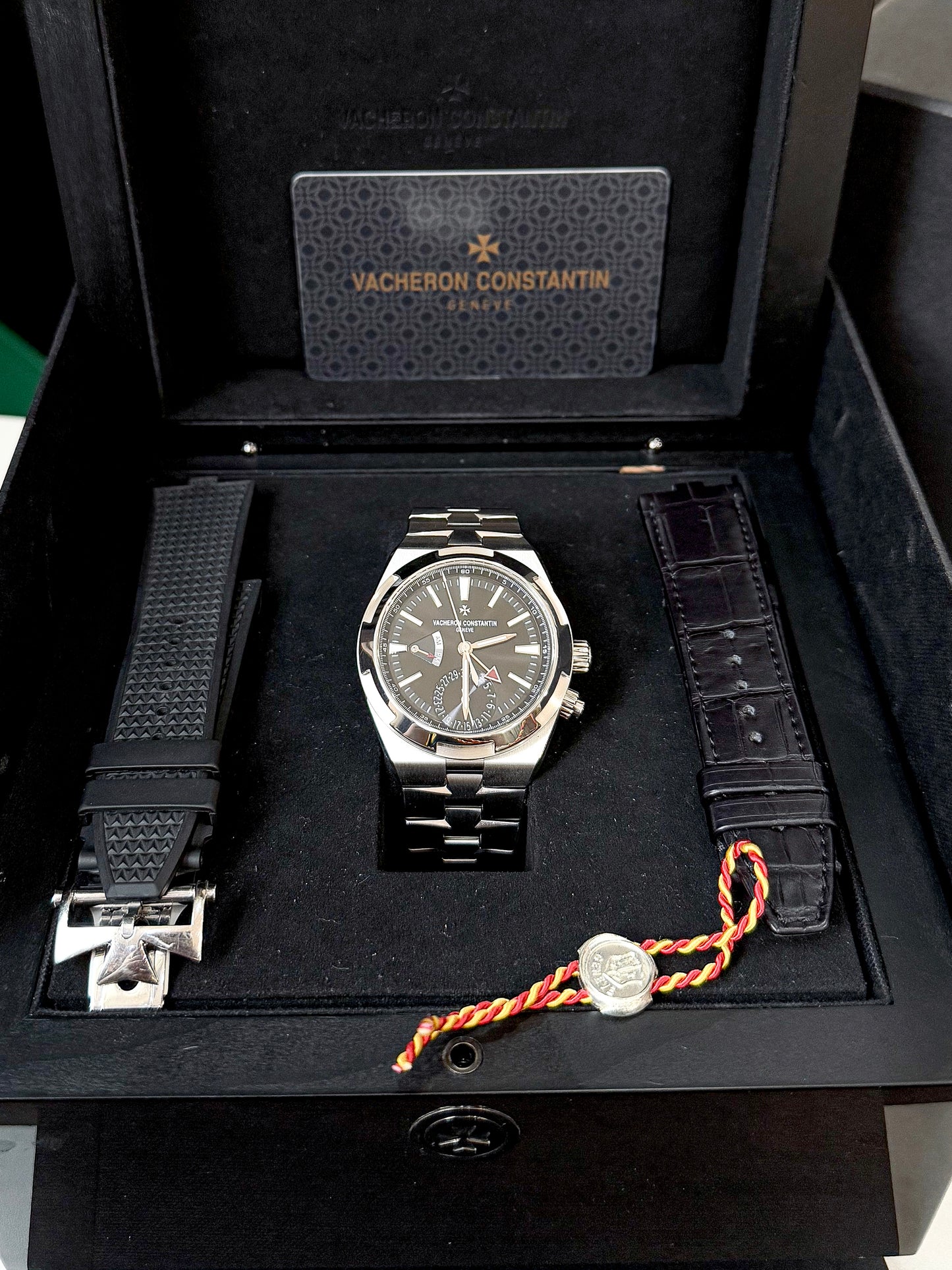Đồng Hồ Vacheron Constatin 7900V Black Dial 41mm