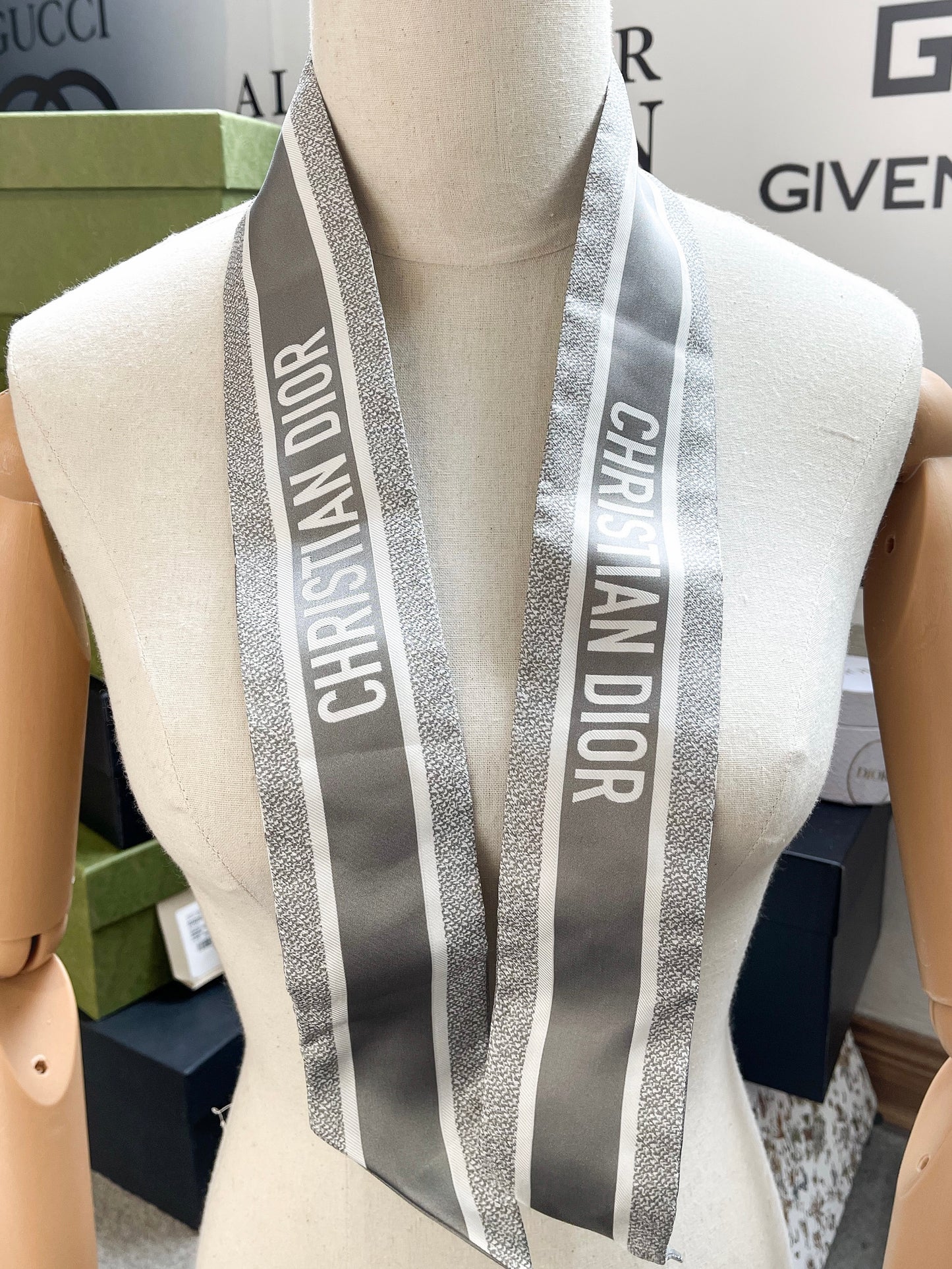 Khăn Twilly Dior New