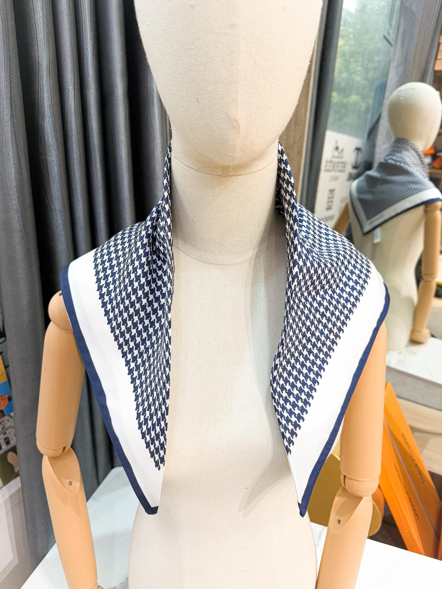 Khăn Lụa Dior 5/4