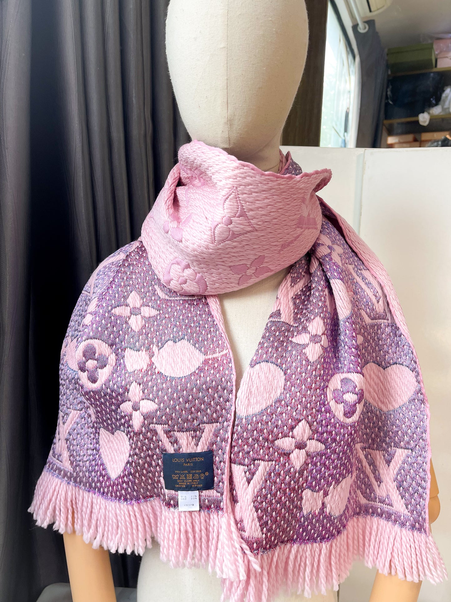 Khăn LV Len Hồng Trái Tim